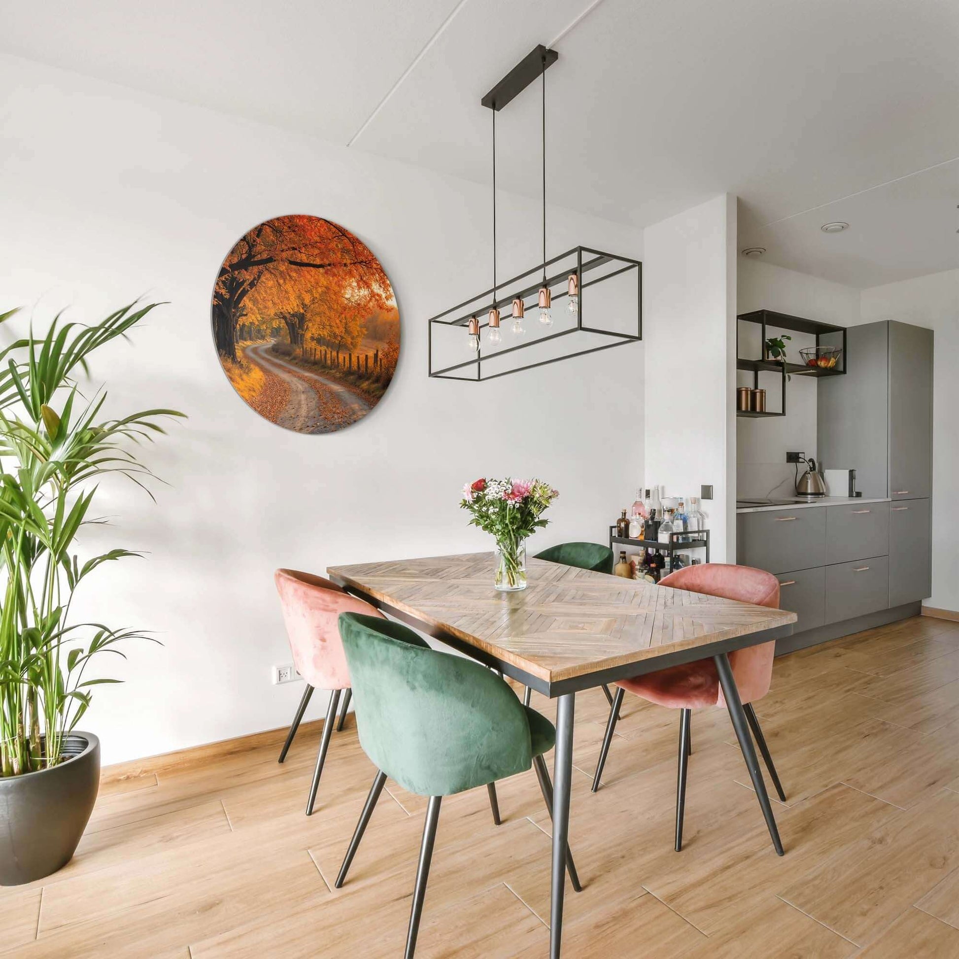 Autumn Curve - Wandbild Wandbild im modernen Esszimmer, fängt goldenes Licht und fallende Blätter ein, perfekte Dekoration für Küche und Wohnzimmer.