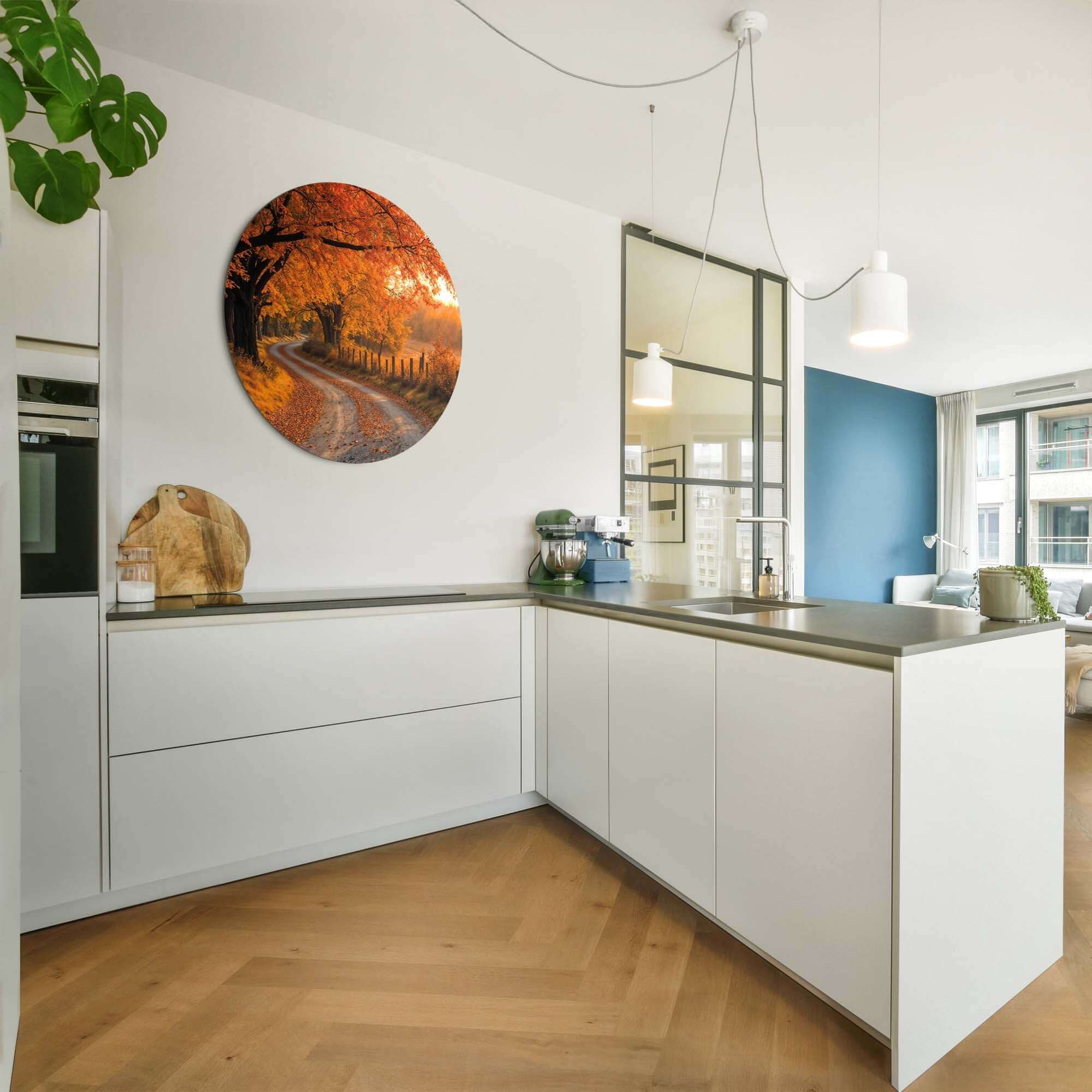 Küche mit Herbstkurve - Wandbild, ein warmer Wandbild mit Herbstblättern und heiterer Atmosphäre, passend zu Küchen- und Wohnzimmerdekorationen.