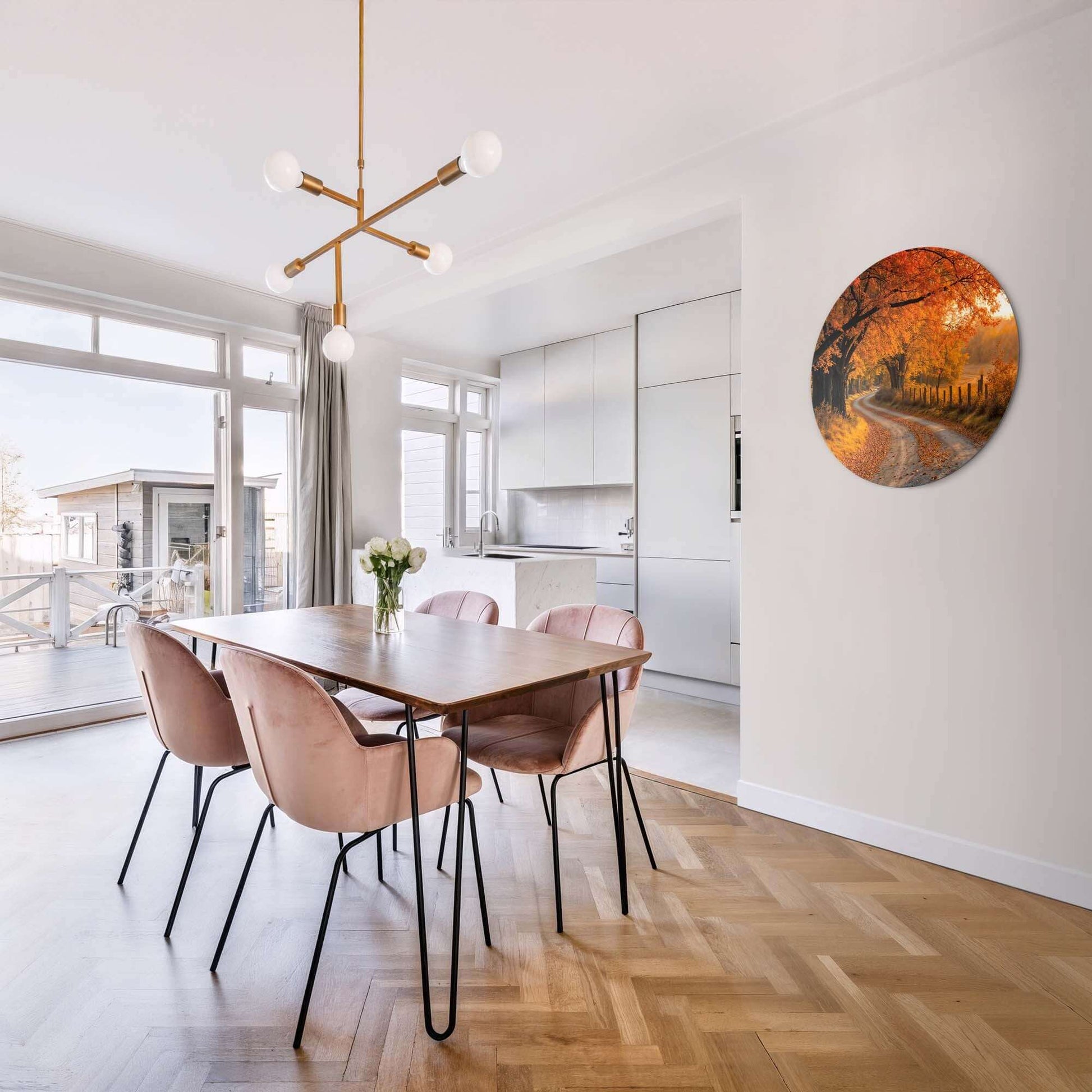 Autumn Curve - Wandbild im modernen Esszimmer, fängt goldenes Herbstlicht auf einem Wandbild ein. Ideal für die Dekoration von Küche und Wohnzimmer.