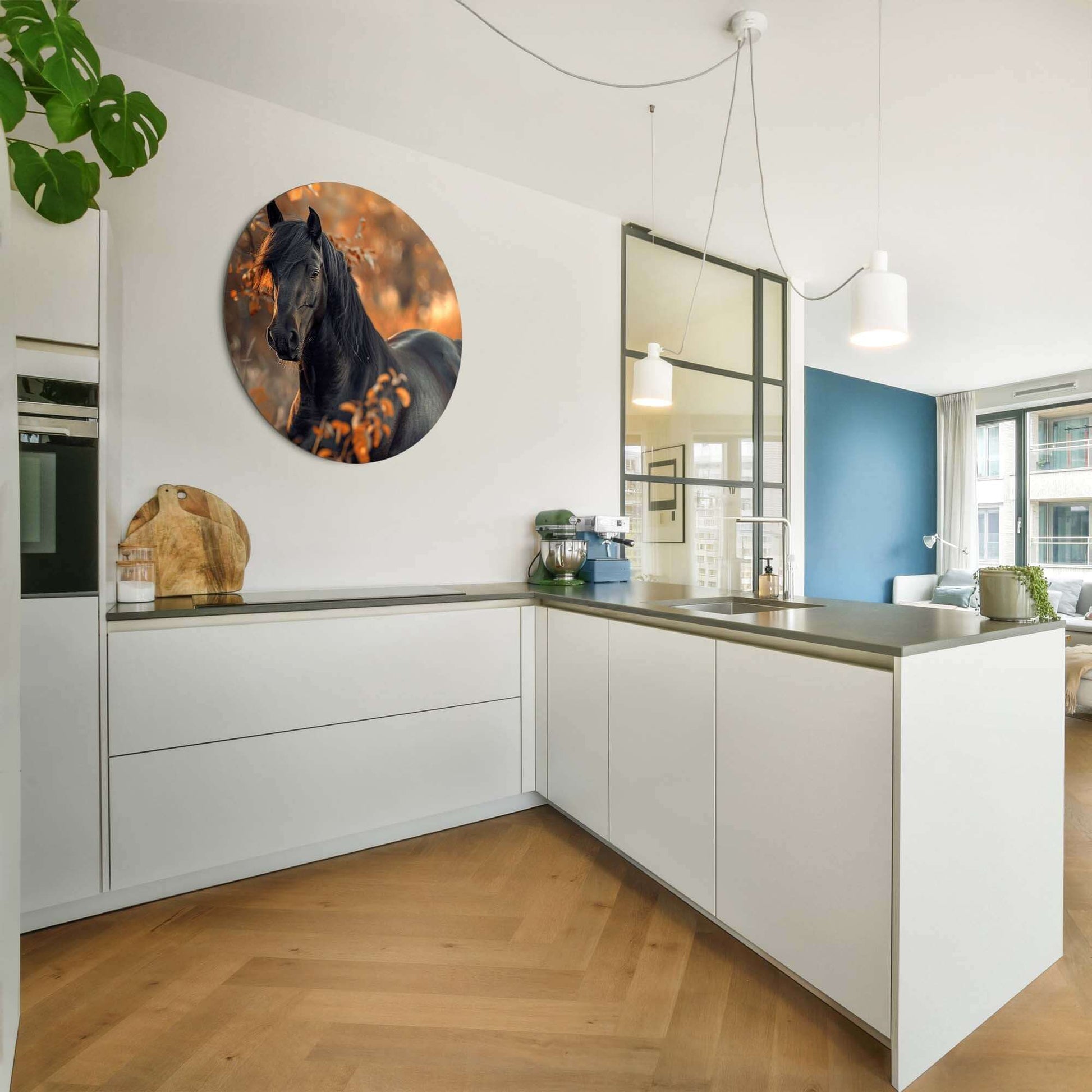 Autumn Majesty - Wandbild mit einem kräftigen schwarzen Pferd in Herbsttönen, perfekt für jede moderne Küche.