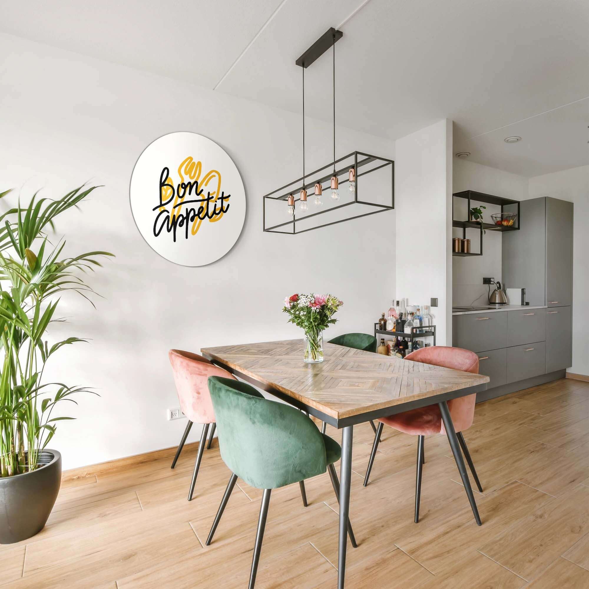 Bon Appetit Classic - Wandbild in moderner Küche mit warmen Linien, stilvoller Look, Wandbild für Esszimmer und Küchengestaltung.