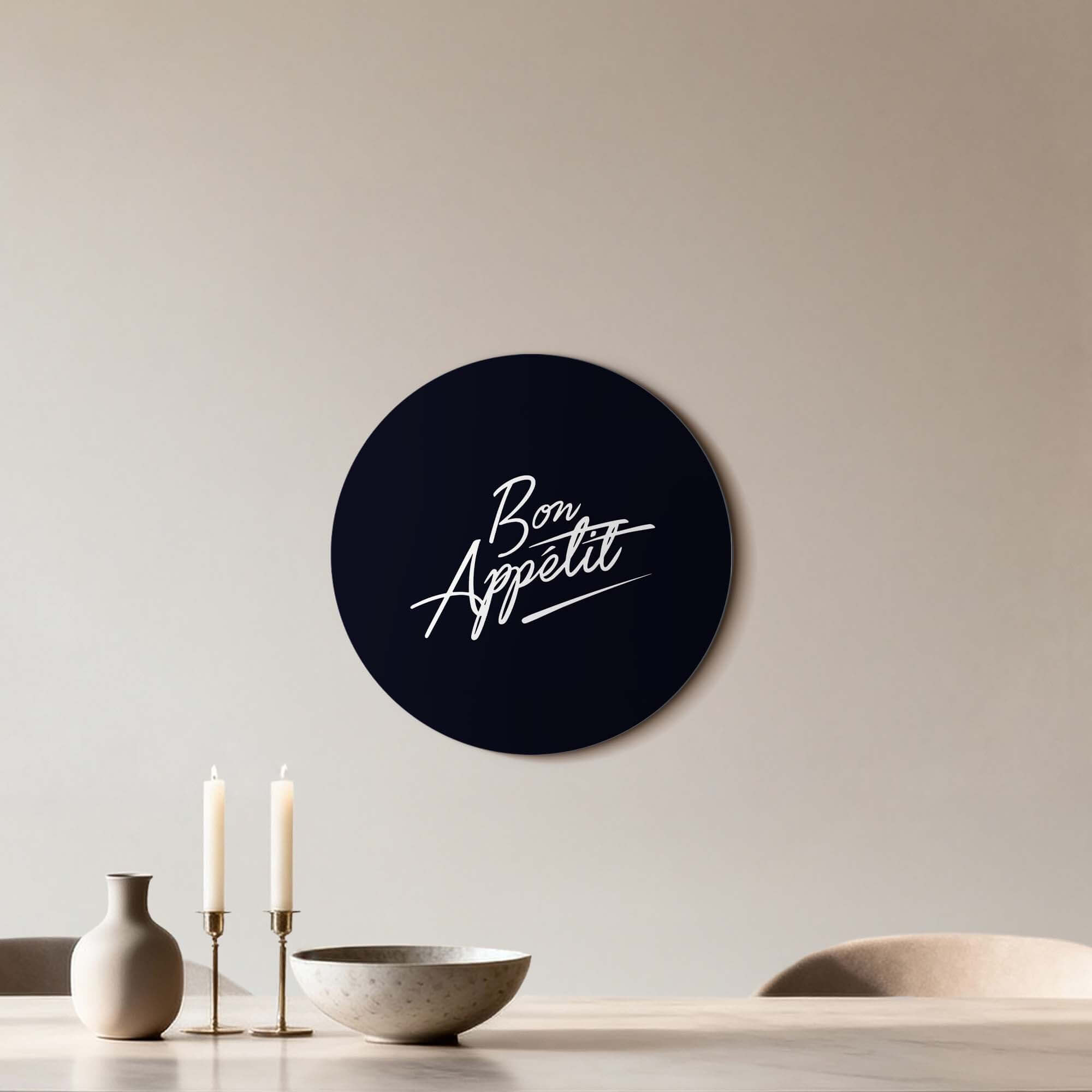 Bon Appétit Midnight Edition - Wall Circle, ein stilvoller schwarzer Wandbild für die Küche oder das Esszimmer, mit eleganter weißer Beschriftung.