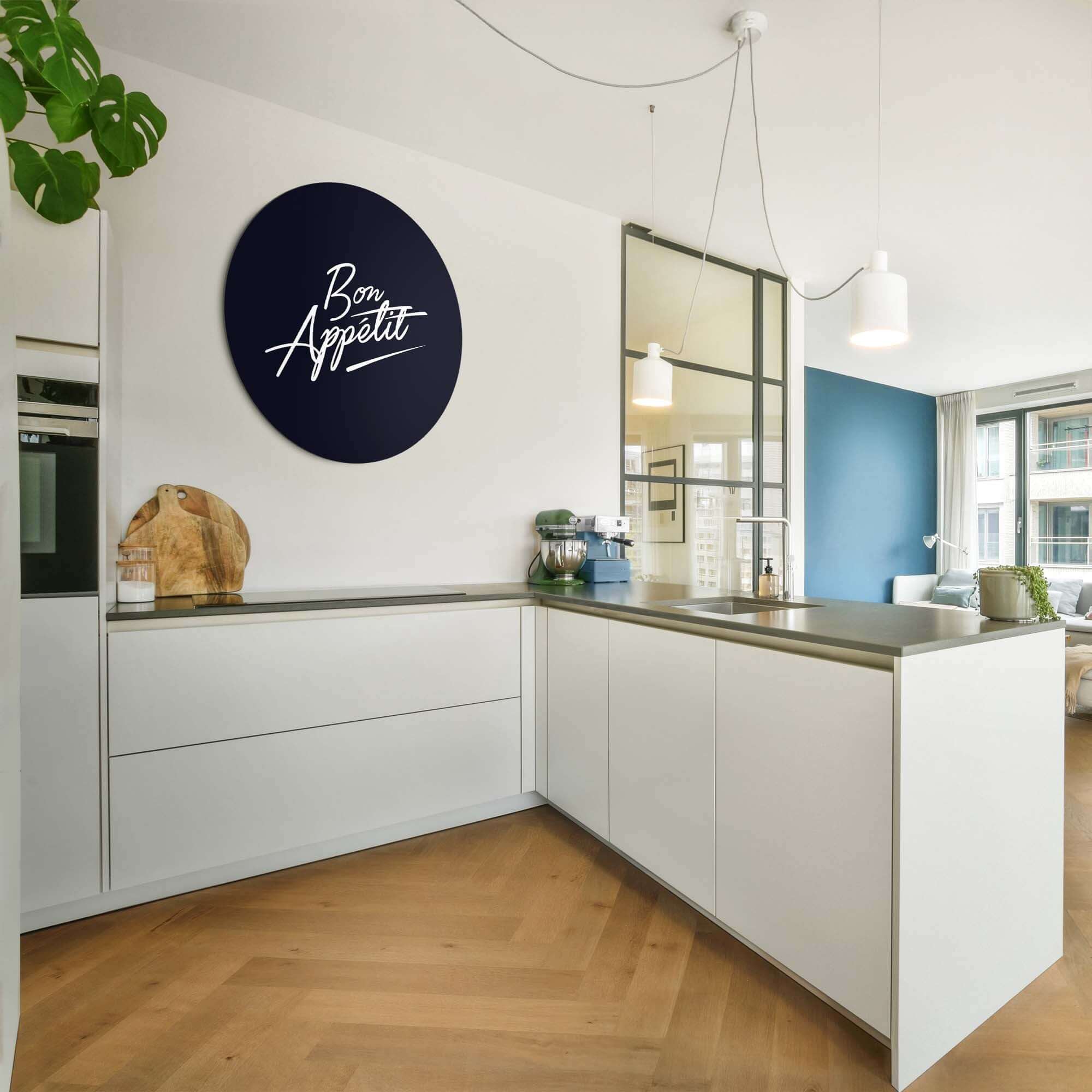 Bon Appétit Midnight Edition - Wandbild in moderner Küche, stilvoller schwarzer Wandbild als Dekoration im Esszimmer. Schlüsselwörter: Wandbilder, Wandbild.
