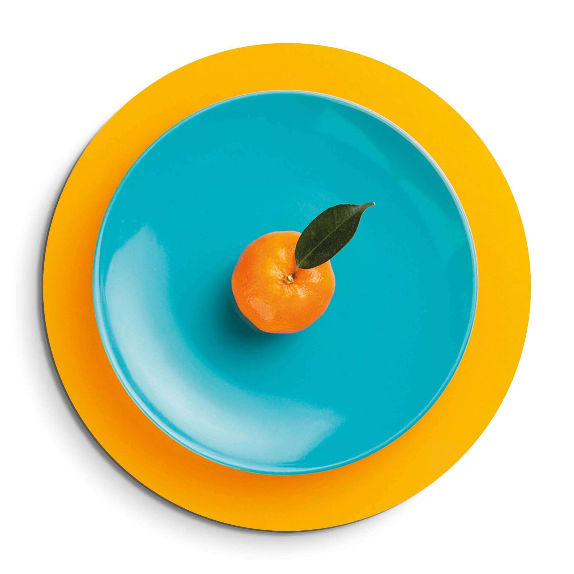 Citrus Pop Teller - Wandbild mit verspielter Mandarine auf türkisfarbenem Teller, perfekter Wandbild und Wandbild für energiegeladene Innenräume.
