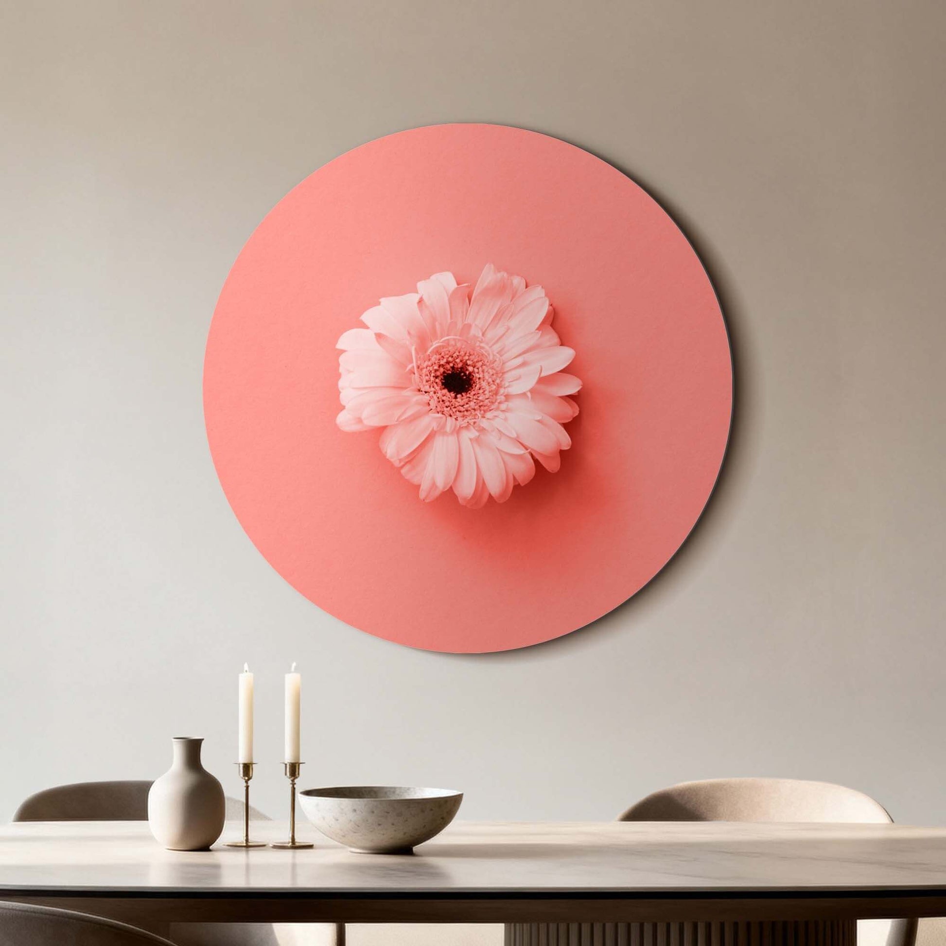 Coral Gerbera - Wandbild, zartrosa Gerbera auf korallenrosa Hintergrund, stilvoller Wandbild für Innenräume.