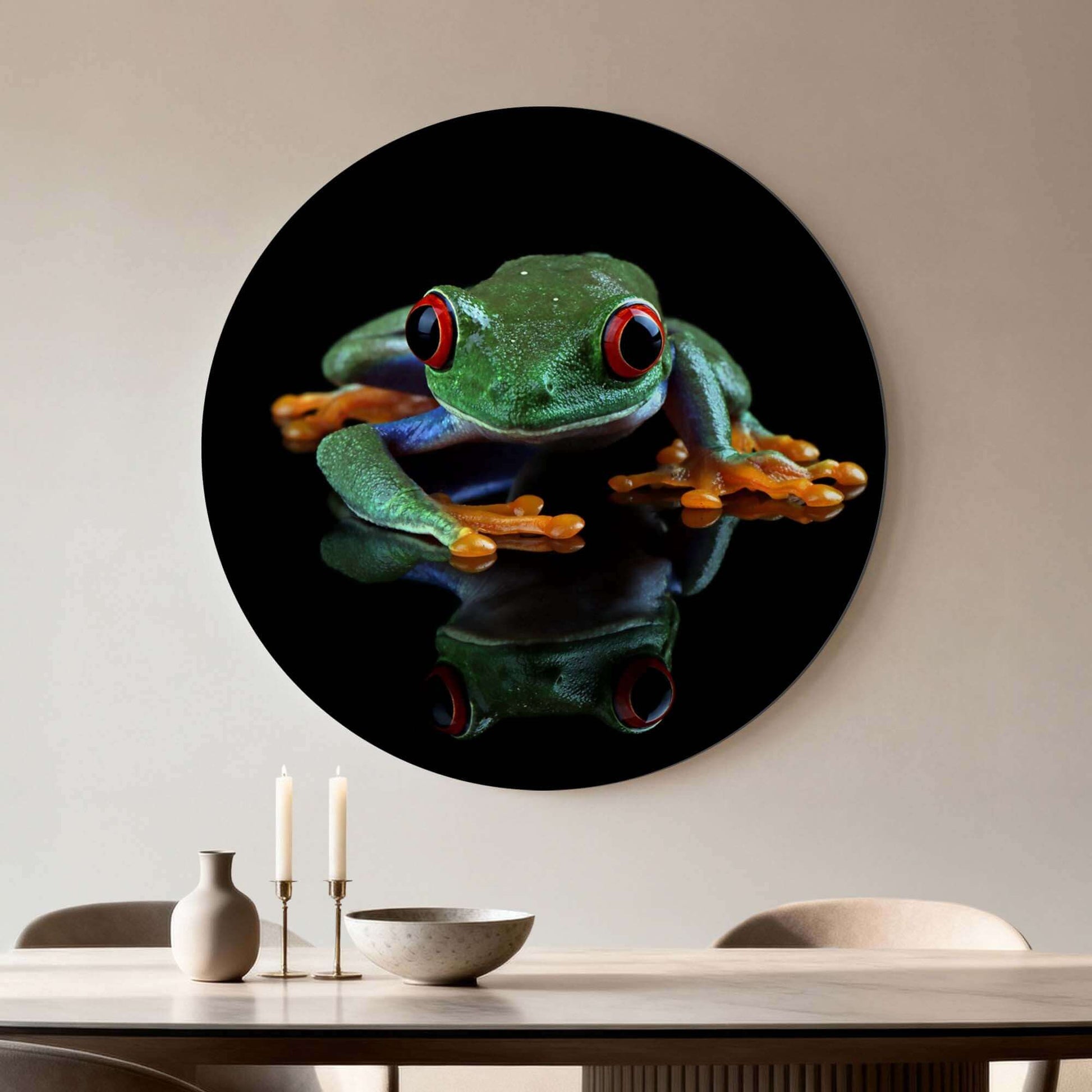 Crimson Eyes Wandbild mit einem grünen Frosch und roten Augen auf einem dunklen Hintergrund für moderne Innenräume.