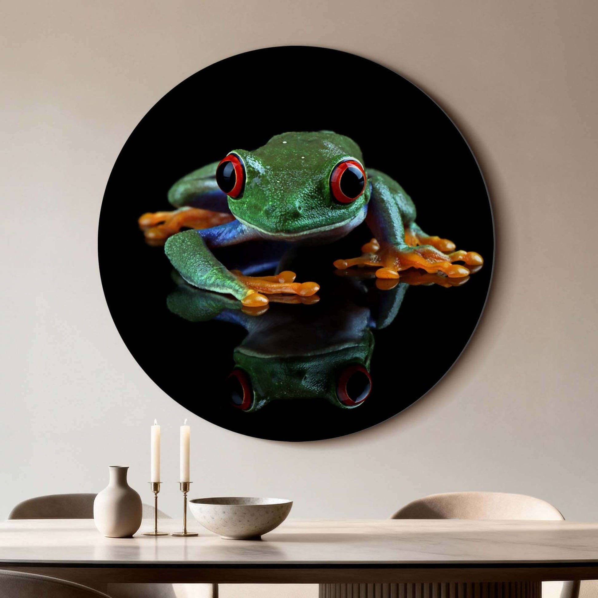 Crimson Eyes - Wandbild mit einem leuchtend grünen Frosch und knallroten Augen auf einem dunklen Hintergrund.