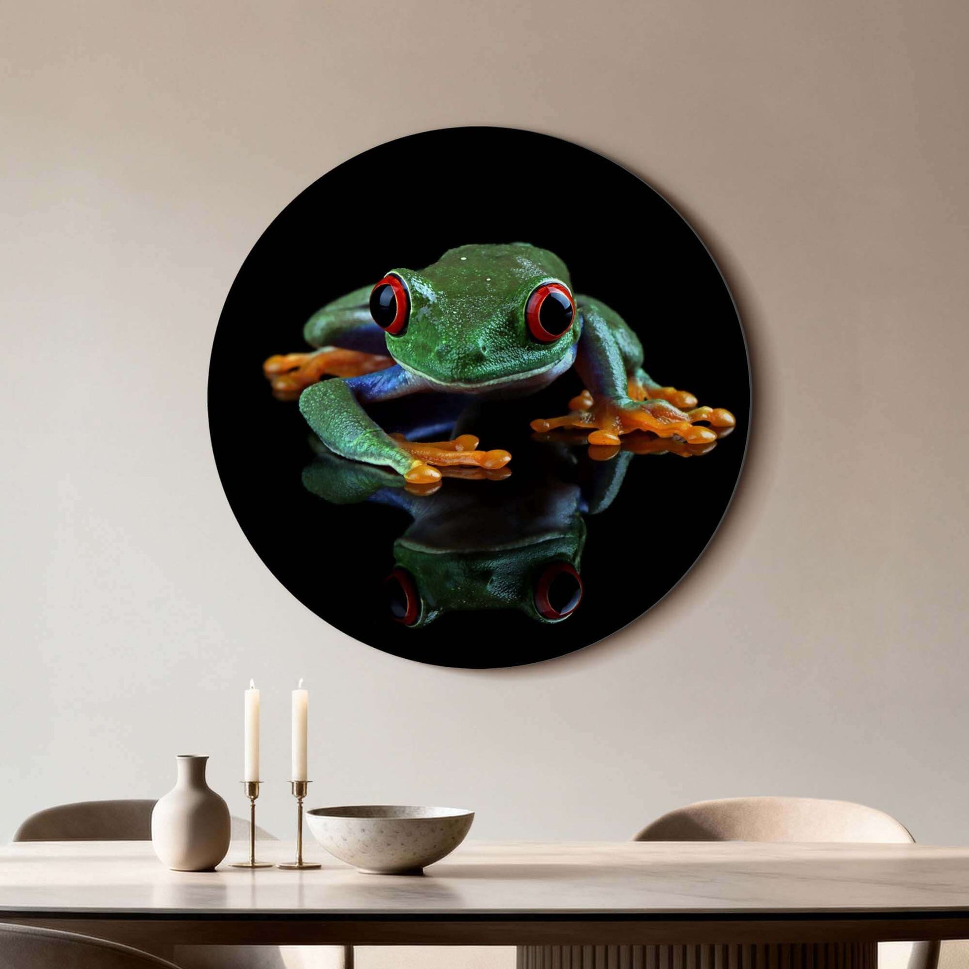 Crimson Eyes - Wandbild mit einem leuchtend grünen Frosch mit knallroten Augen auf dunklem Hintergrund.