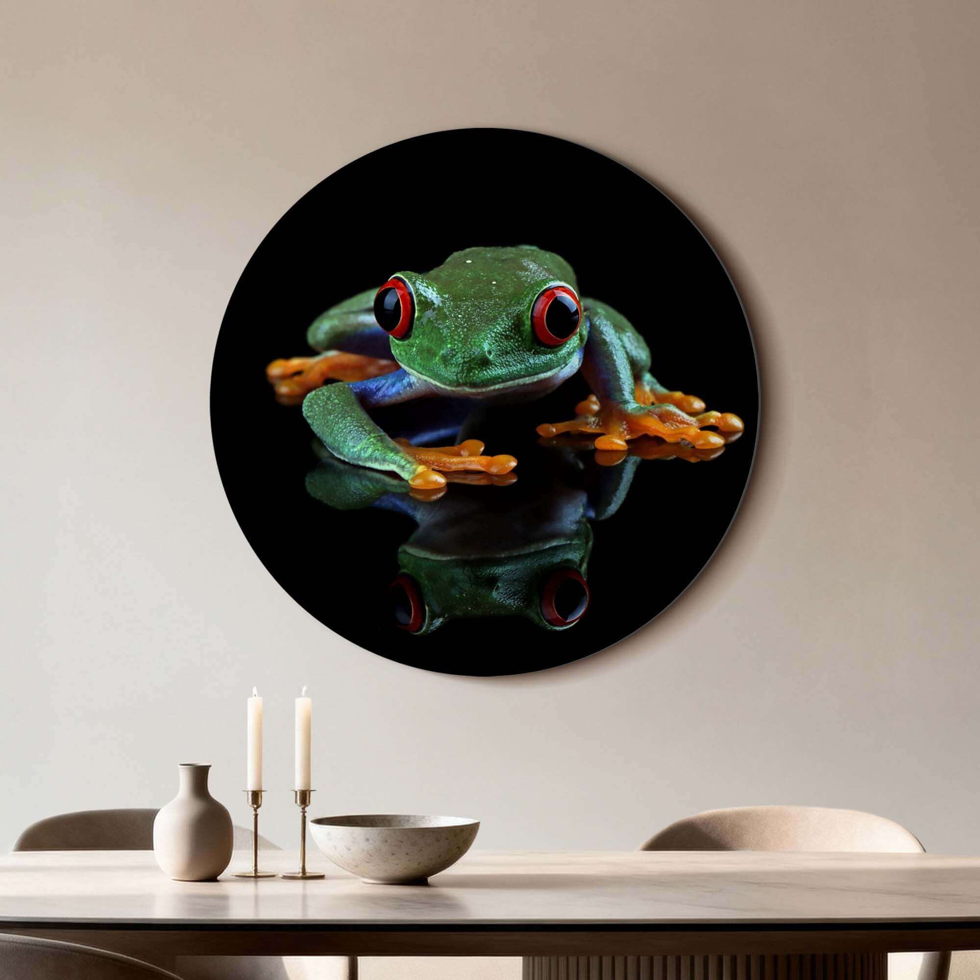 Crimson Eyes - Wandbild mit einem leuchtend grünen Frosch mit knallroten Augen auf dunklem Hintergrund.