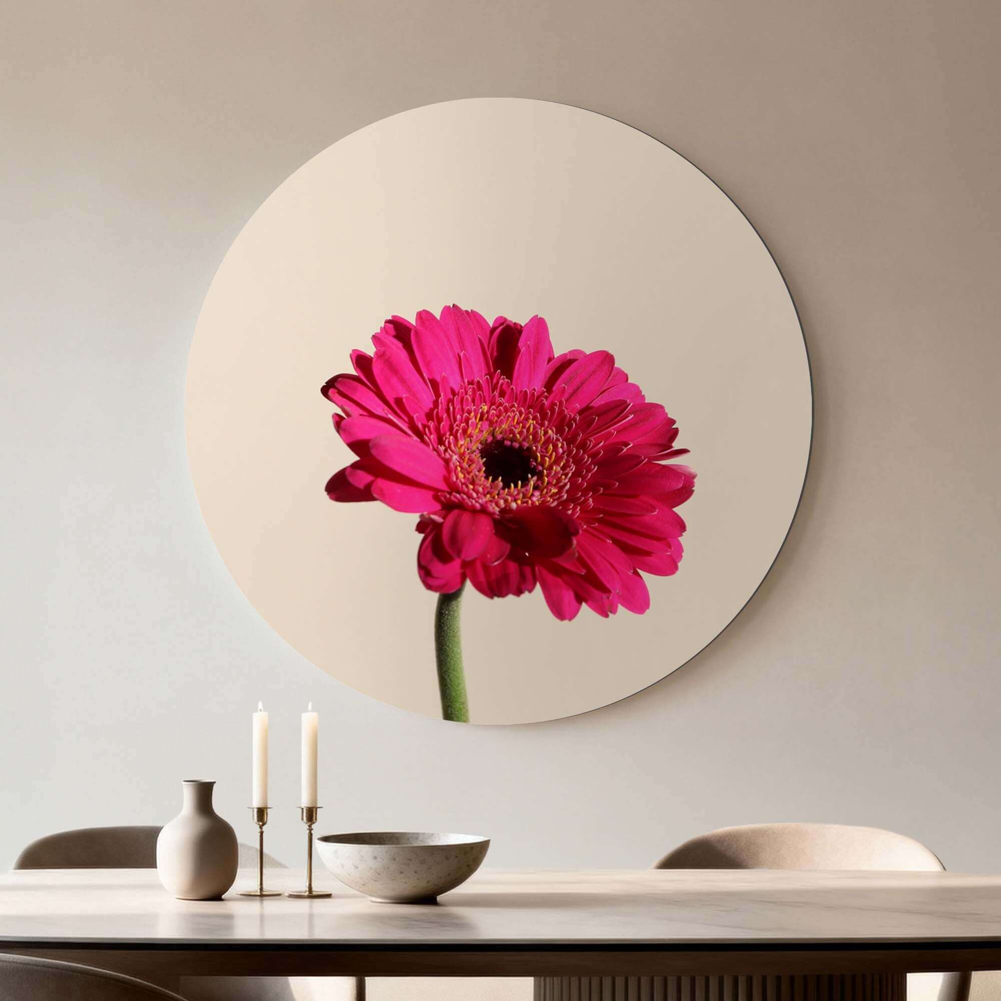 Fuchsia Gerbera - Wandbild auf beigem Hintergrund, stilvoller Wandbild für jeden Raum.