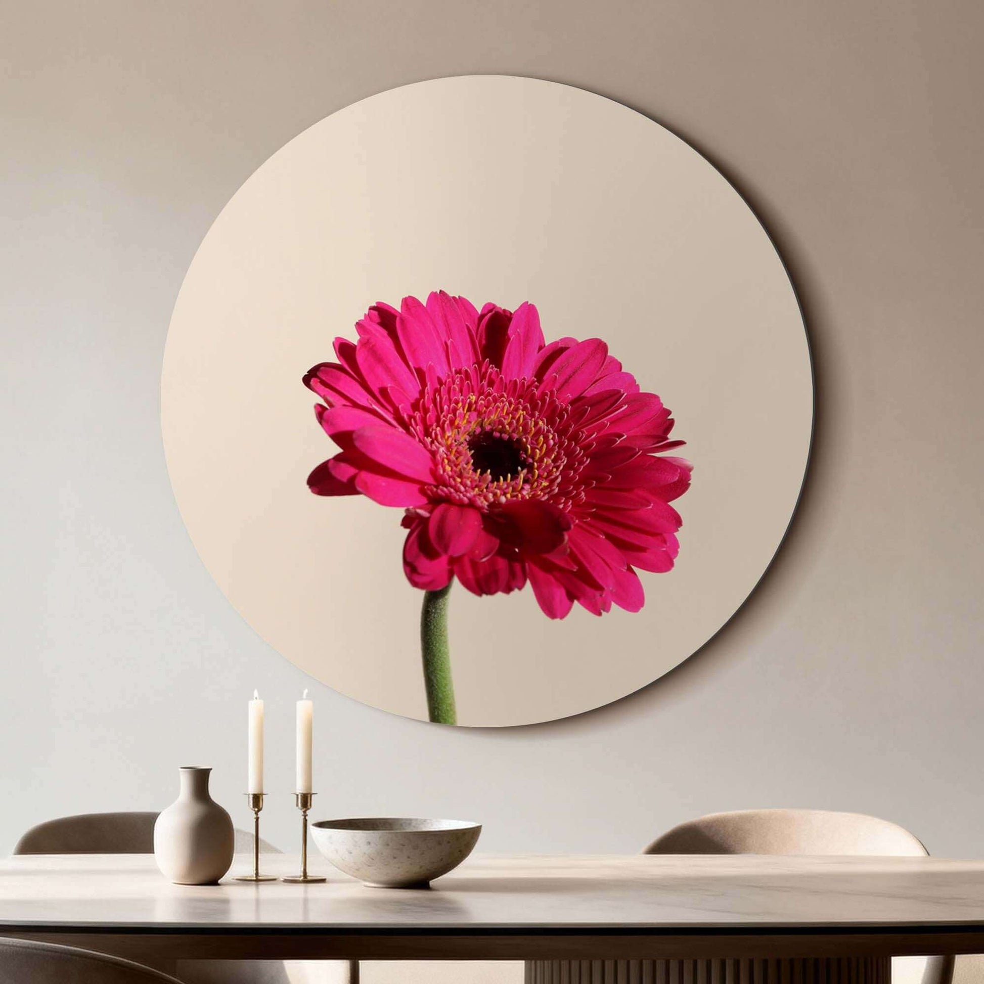 Fuchsia Gerbera - Wandbild auf beigem Hintergrund, stilvoller Wandbild für jeden Raum