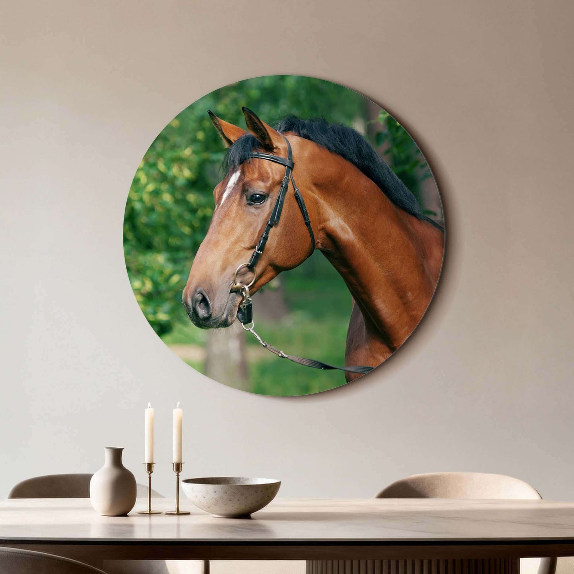 Gentle Strength - Wandbild mit elegantem Pferd in natürlichem Licht, perfekt für moderne Innenräume.