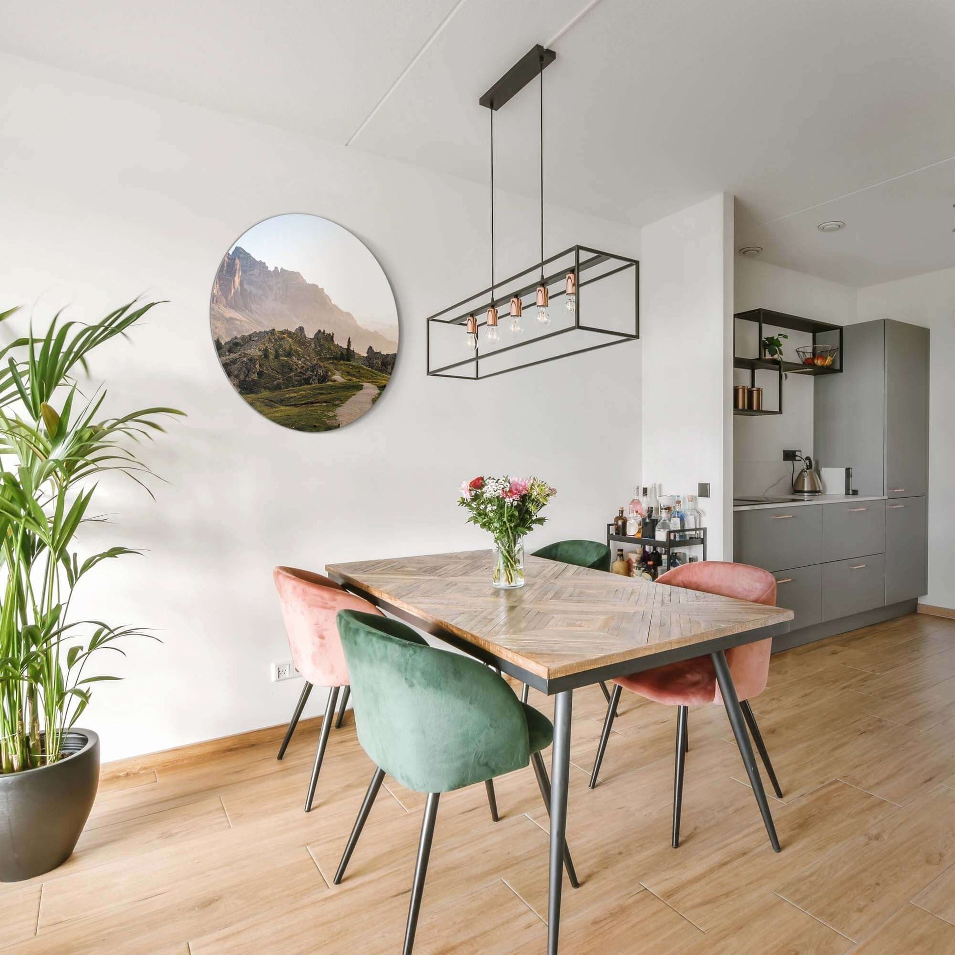 Golden Ridge Trail - Wandbild im Kücheninterieur, attraktive Wanddekoration mit goldenem Bergpfad, perfekt für Küche und Esszimmer.