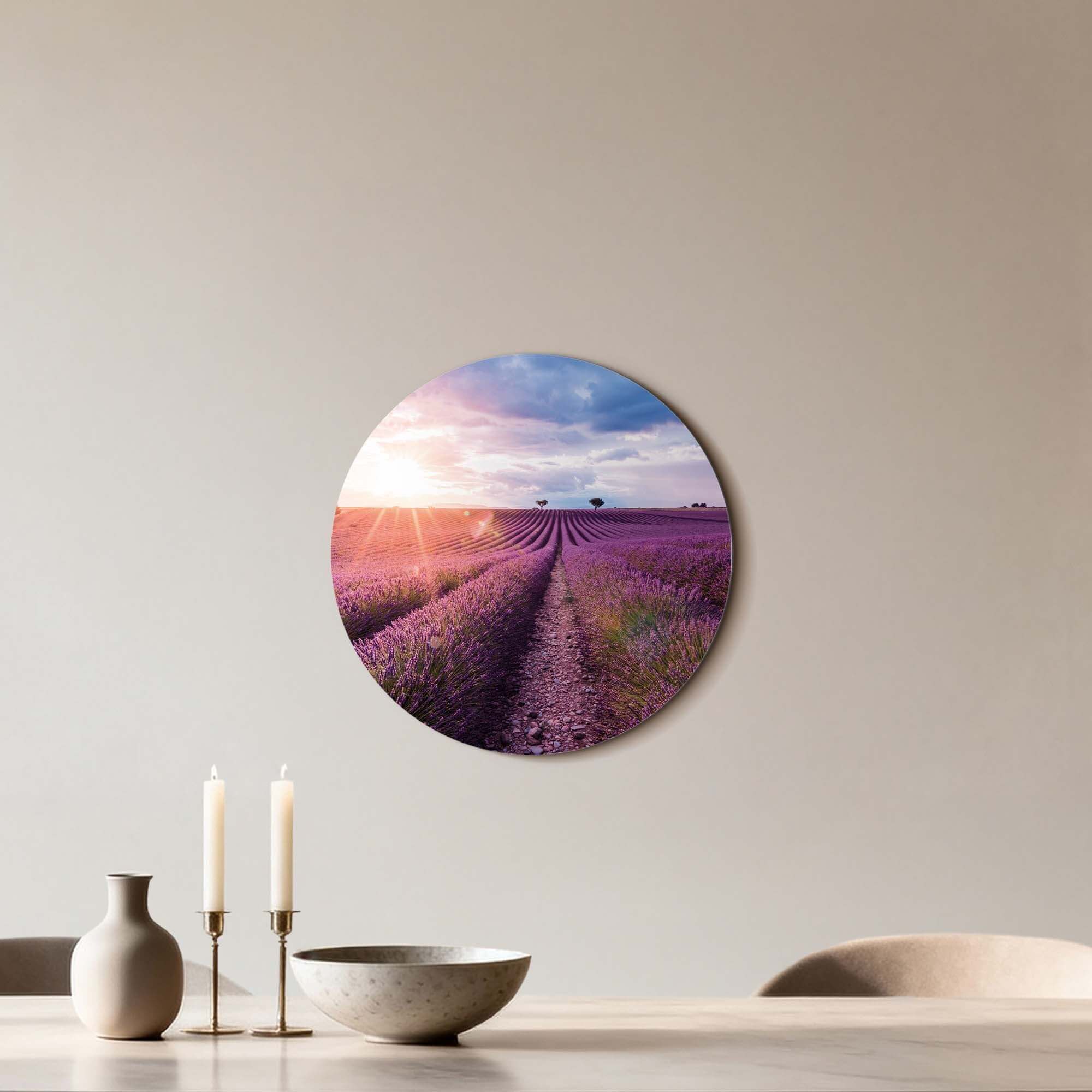 Lavender Horizon - Wandbild mit Lavendelfeldern, ideal für Küche oder Esszimmer. Stimmungsvoller Wandbild für Ruhe und Romantik.