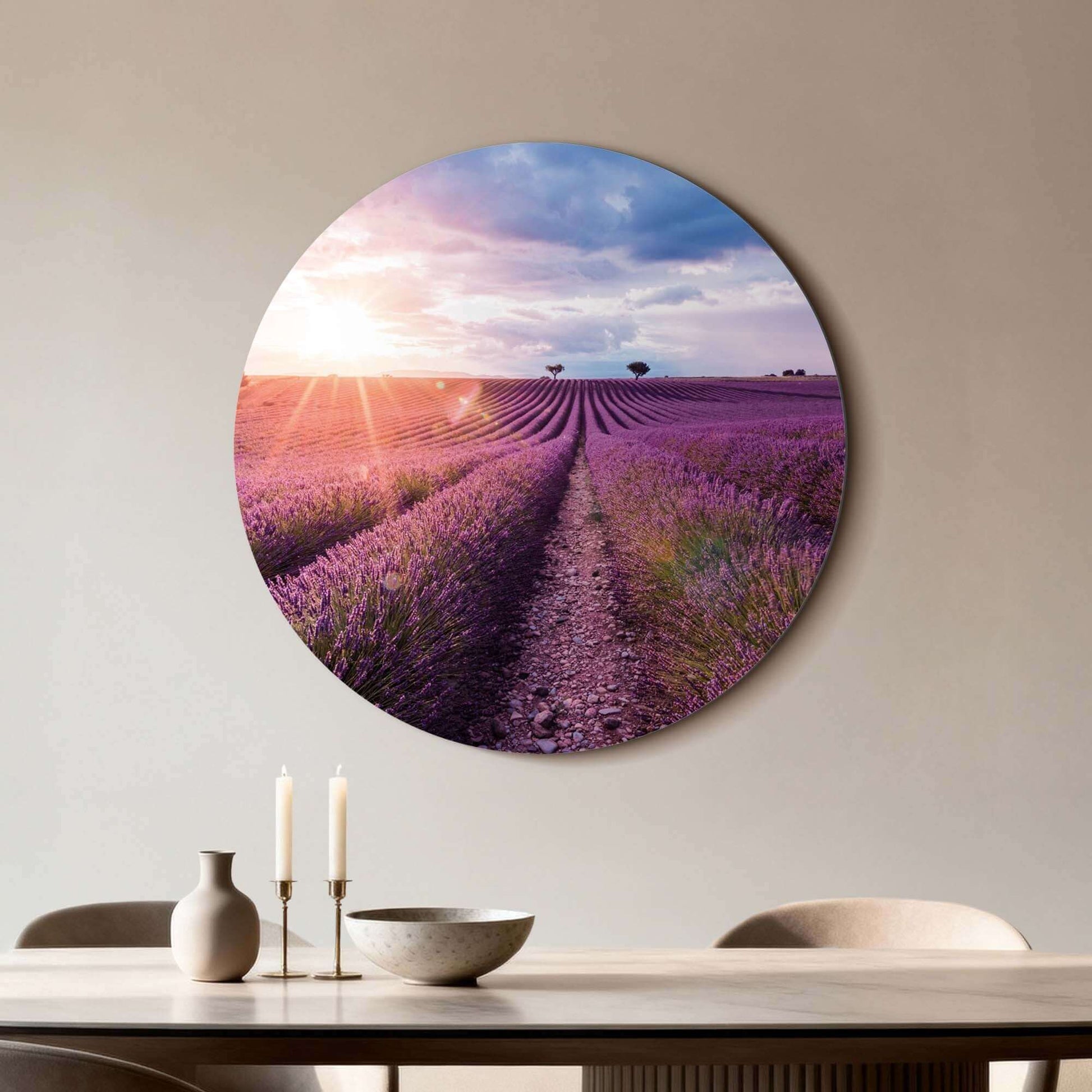 Lavender Horizon - Wandbild zeigt Lavendelfelder im Abendlicht. Perfekte Ergänzung für Küchen oder Esszimmer als Wandbilddekor.