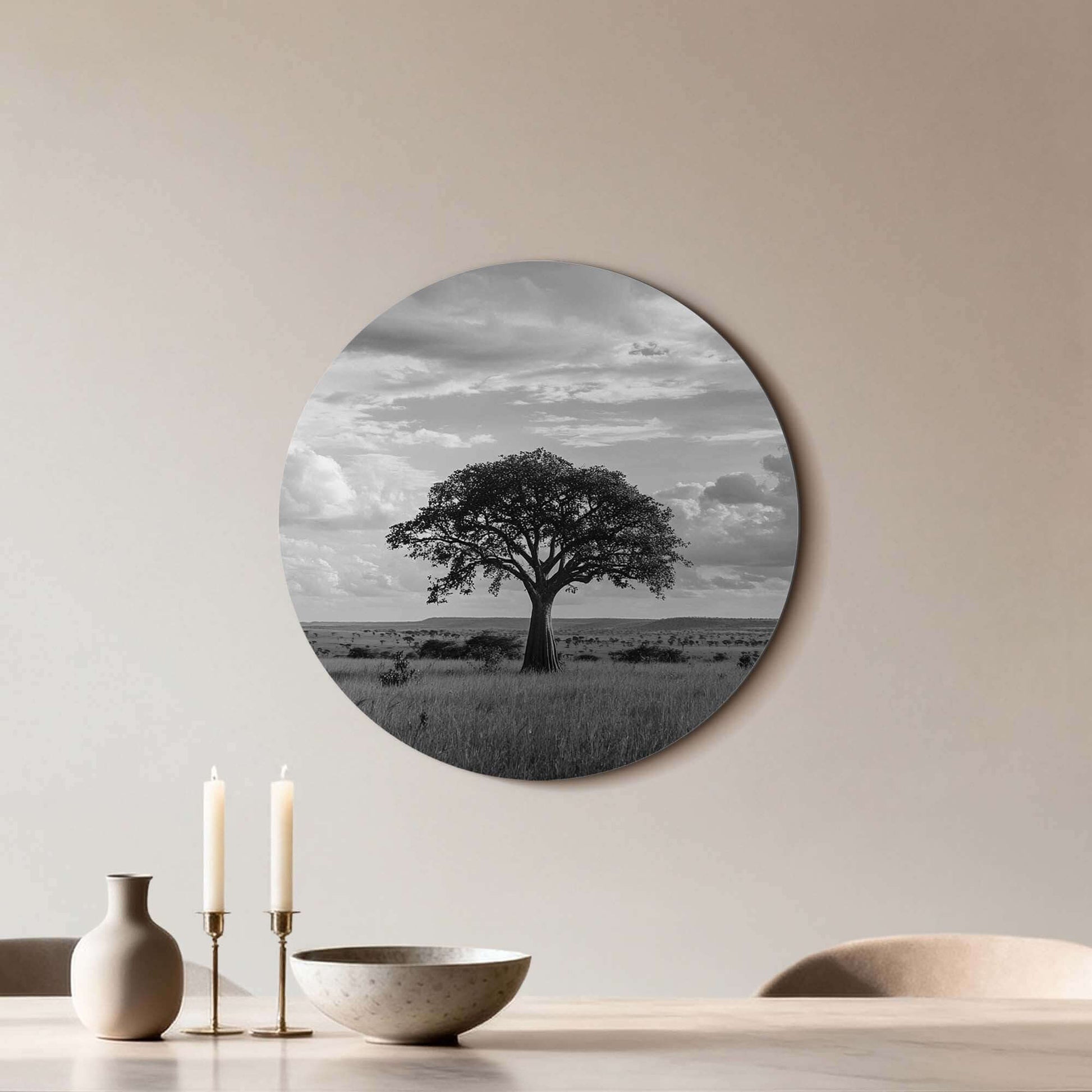 Lone Horizon - Wandbild: Schwarzer und weißer Wandbild mit einem einsamen Baum am Horizont, perfekt für eine ruhige Wanddekoration in Küche oder Wohnzimmer
