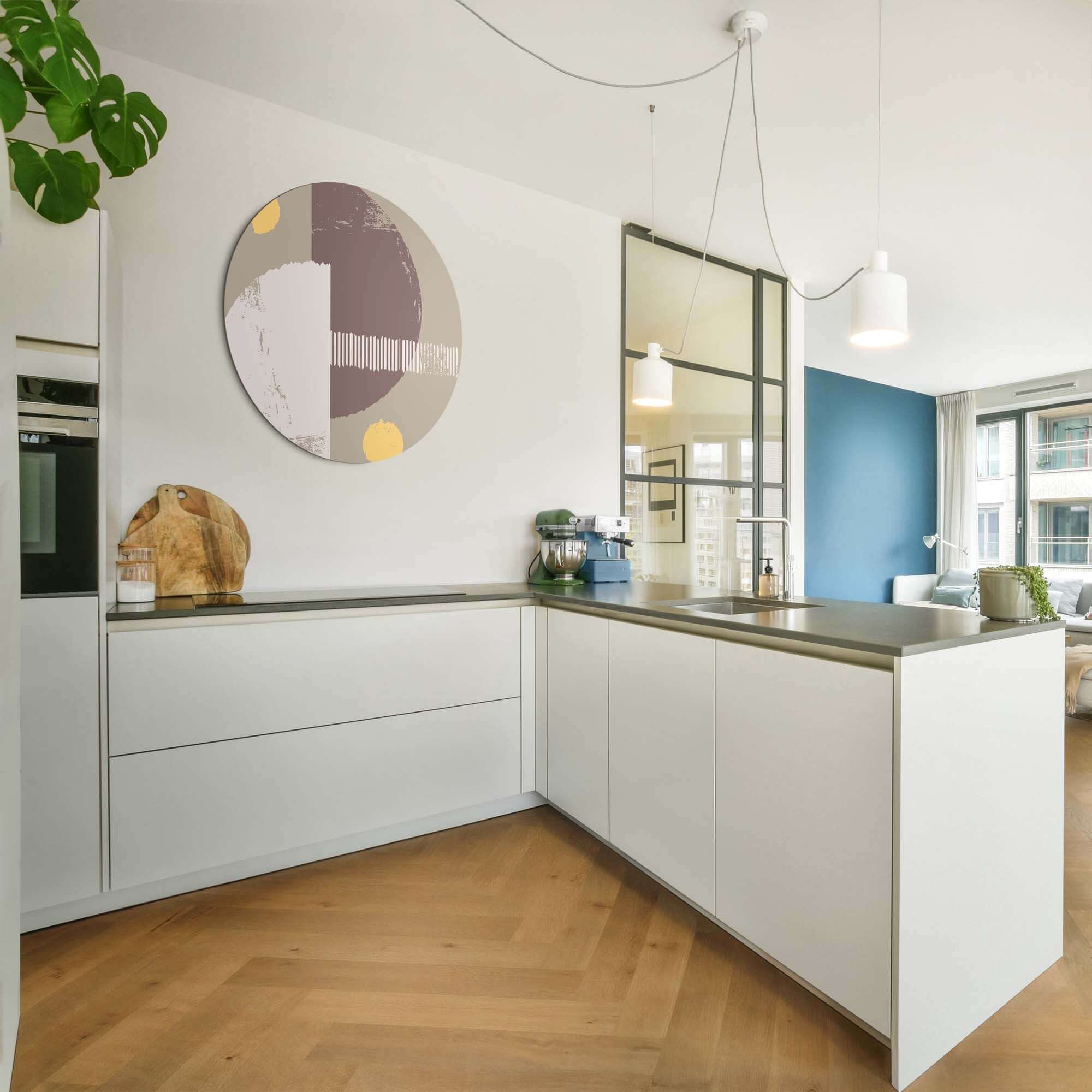 Lunar Balance - Wandbild in moderner Küche, mit abstrakten Formen und Erdtönen. Perfekt für Wandbild und Wandbilddekoration.