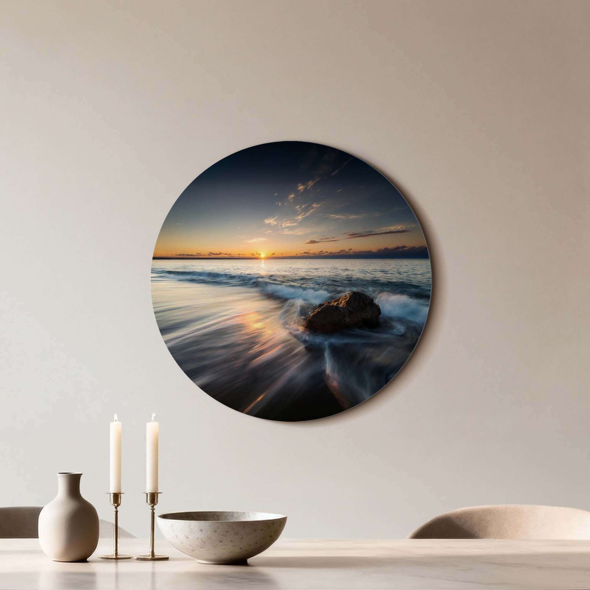Ocean Whisper - Wandbild mit einem ruhigen Meer und Sonnenuntergang für eine stilvolle Wanddekoration.