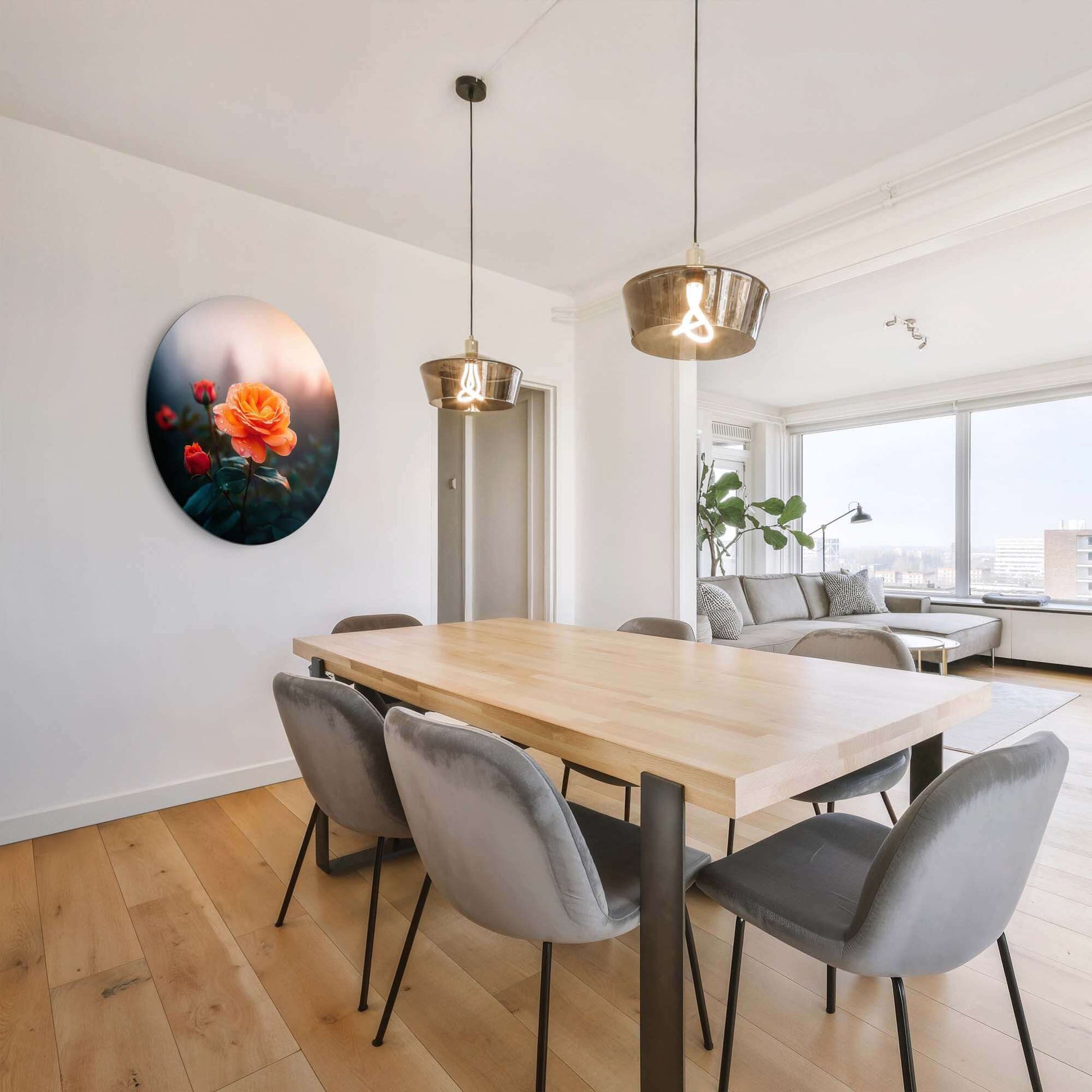 Morgenrose - Wandbild in einer modernen Küche mit Holztisch und grauen Stühlen.