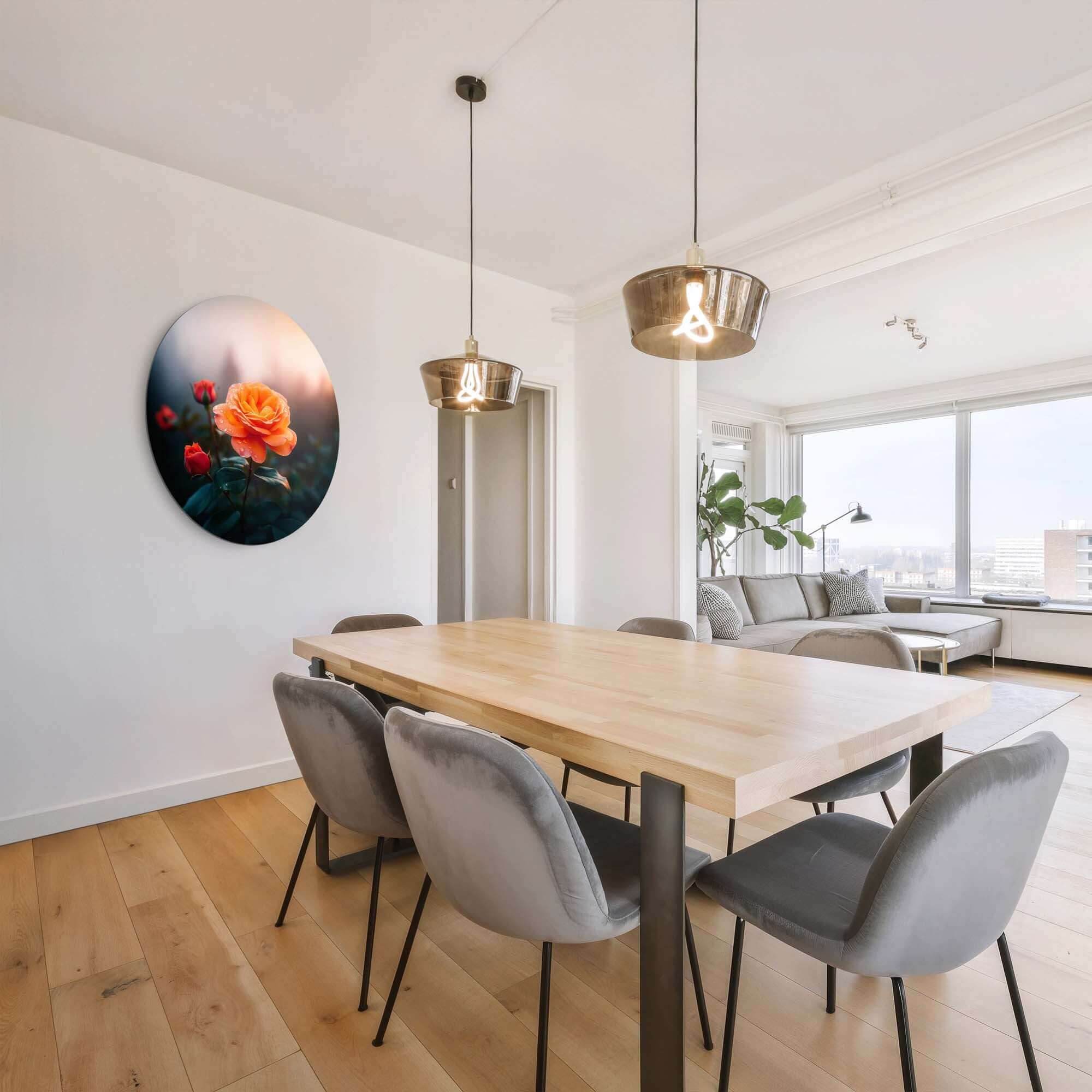 Morgenrose - Wandbild in einer modernen Küche mit Holztisch und grauen Stühlen.