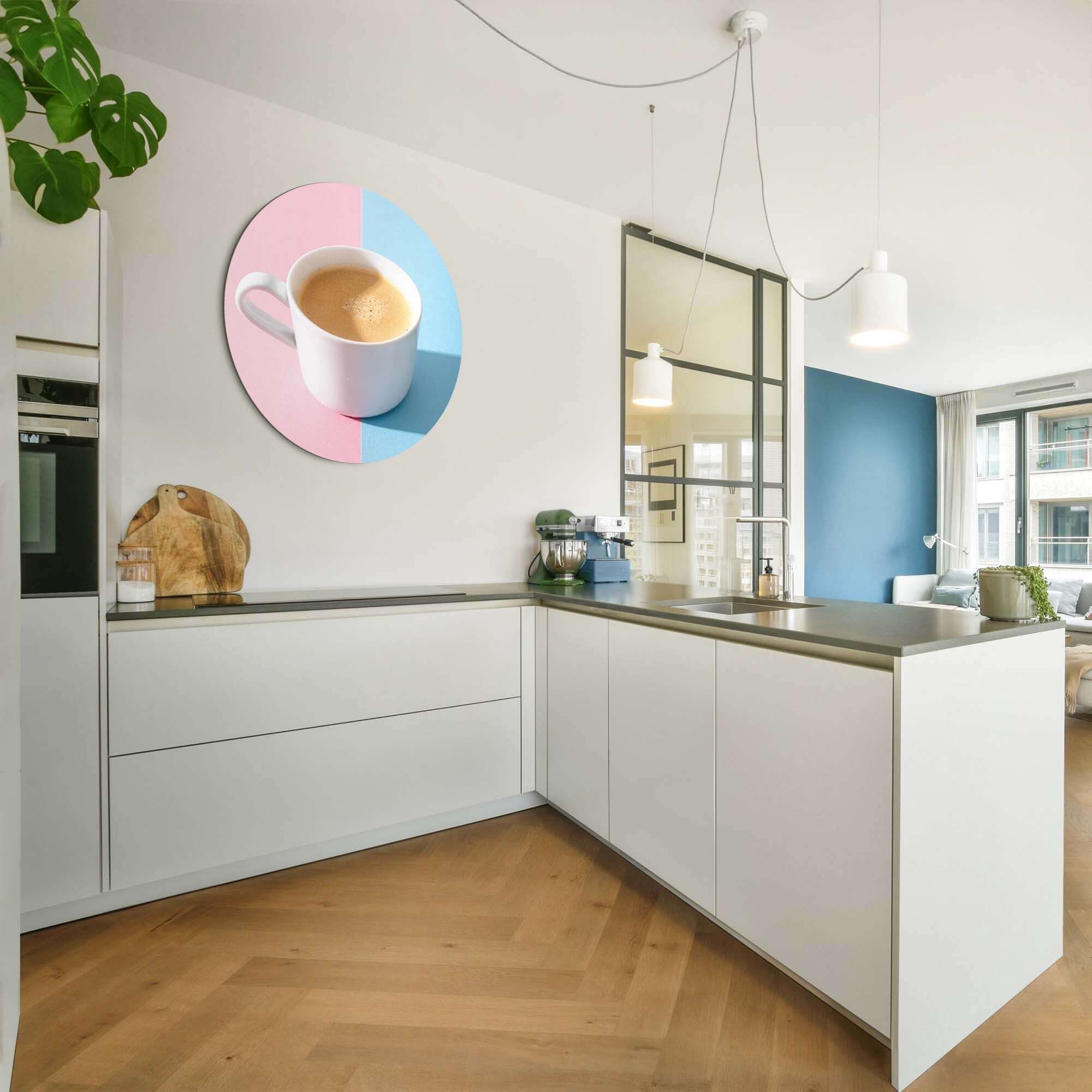 Pastellfarbener Kaffeemoment - Wandbild in moderner Küche, weicher Farbhintergrund, ideale Wanddekoration. Wandbild mit Kaffee-Thema.