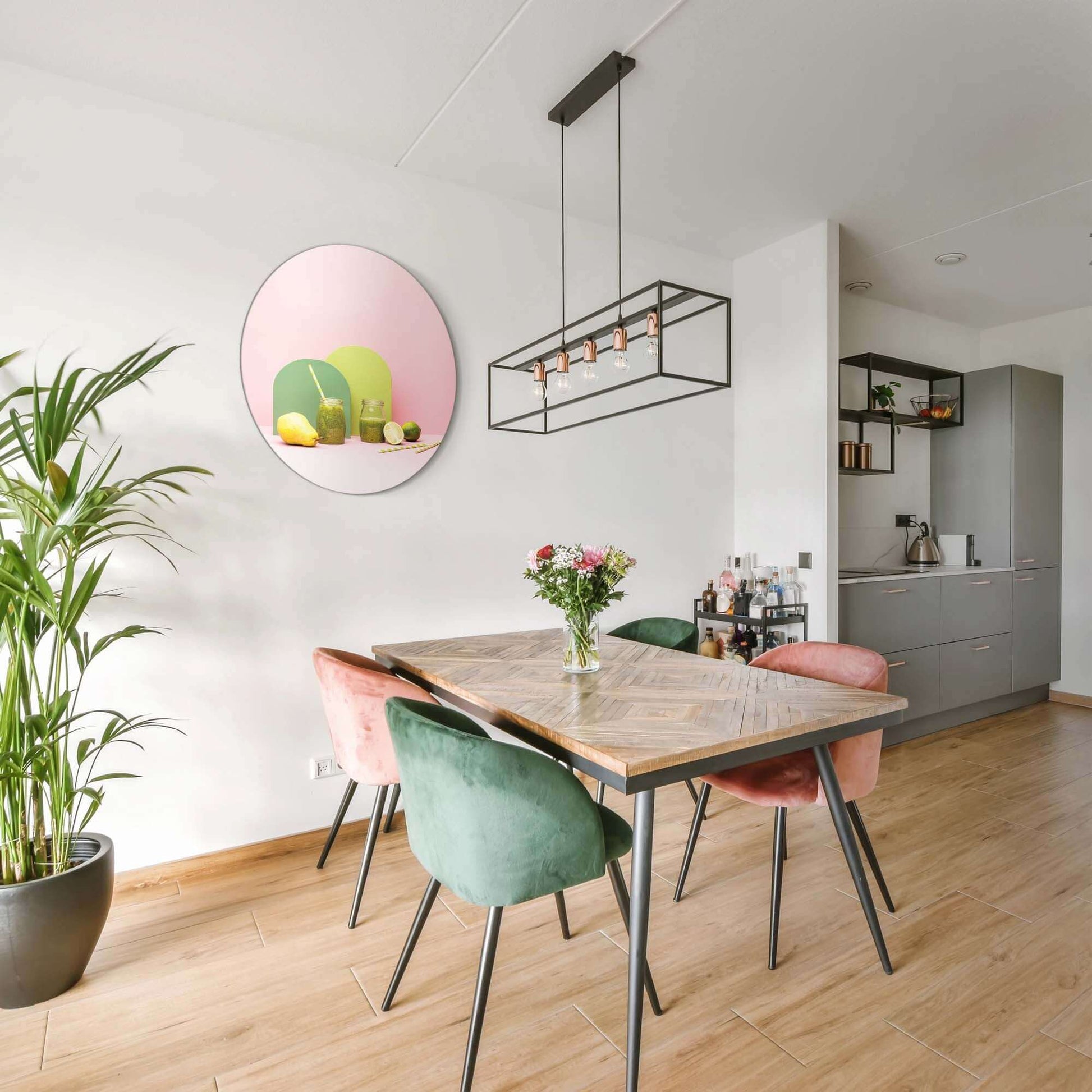 Pear Lime Blend - Wandbild in moderner Küche mit bunten Pastellfarben, perfekte Dekoration für Küche oder Essbereich, Wandbild-Stil.