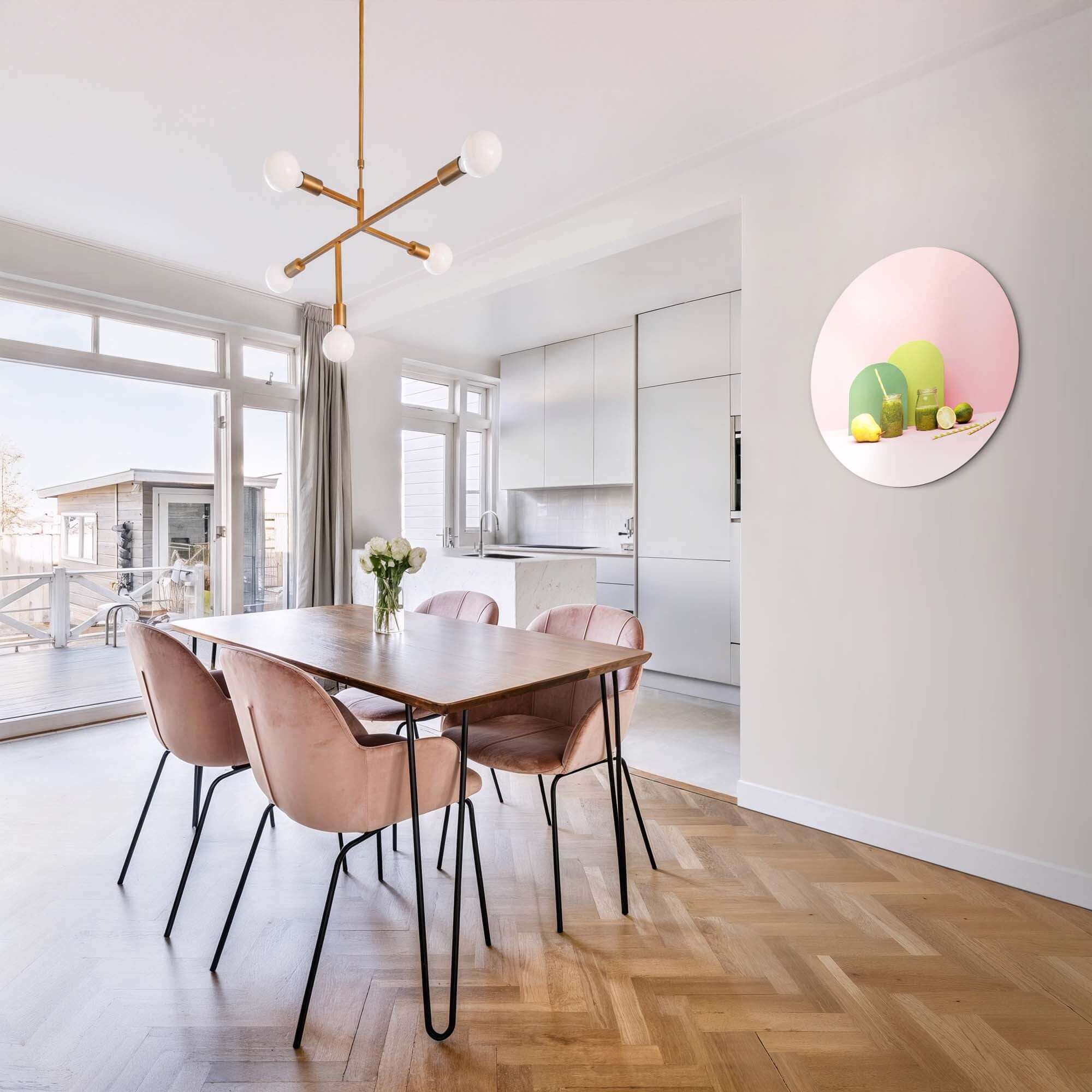 Pear Lime Blend - Wandbild im modernen Esszimmer mit Pastellfarben und stilvoller Wandbild-Dekoration.