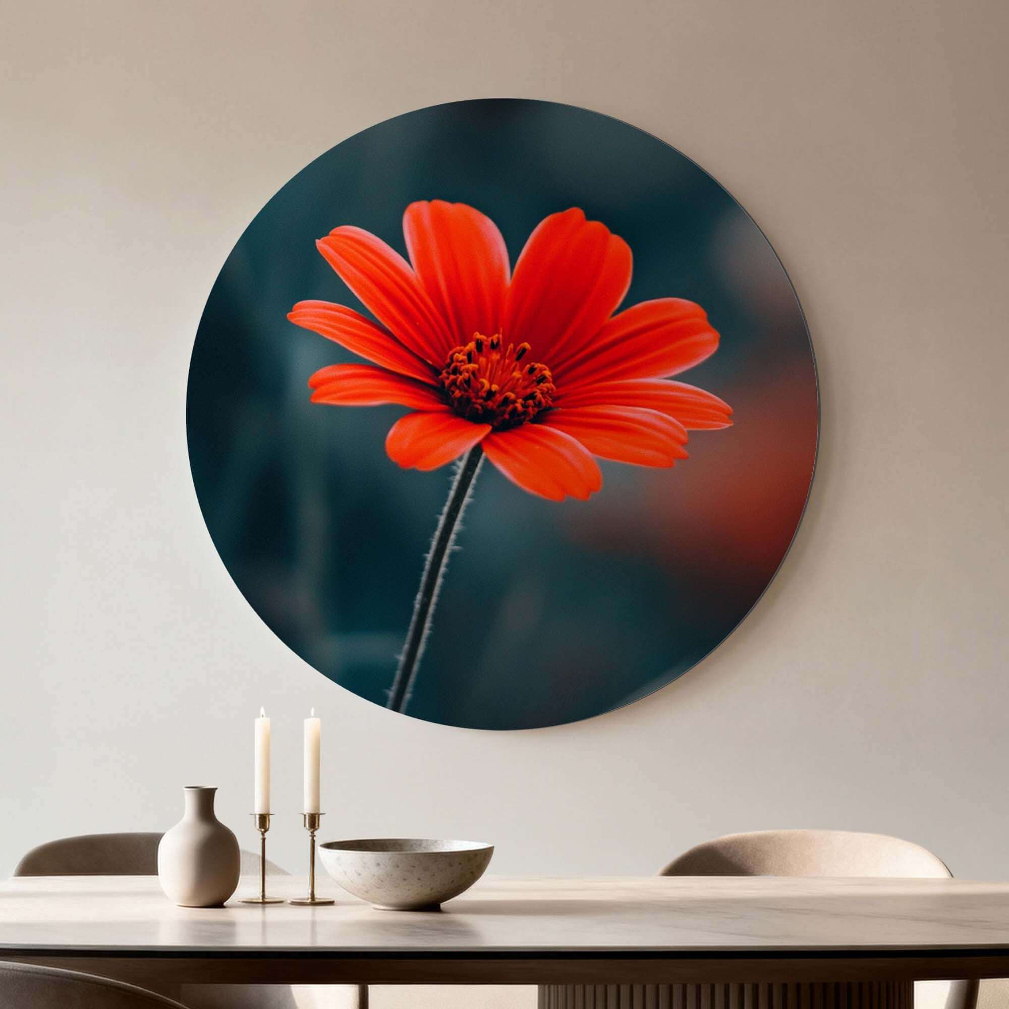 Crimson Grace - Wandbild mit feuerroter Blume auf geheimnisvollem Hintergrund für Ihr Interieur.