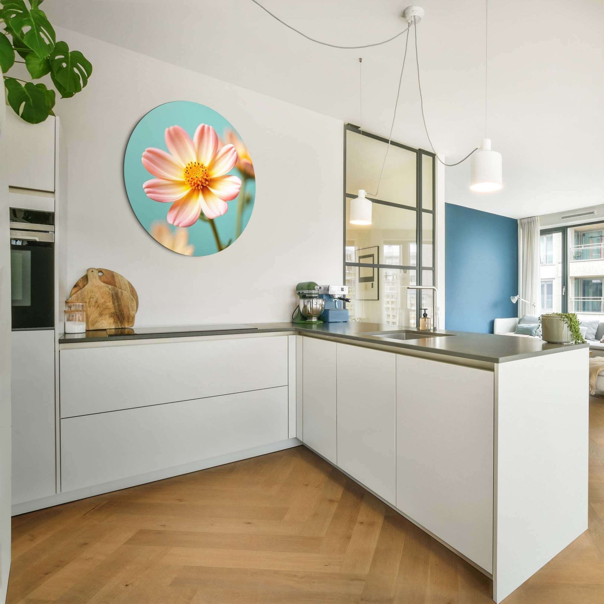 Soft Sunrise - Wandbild an einer modernen Küchenwand mit türkisfarbenem Hintergrund.