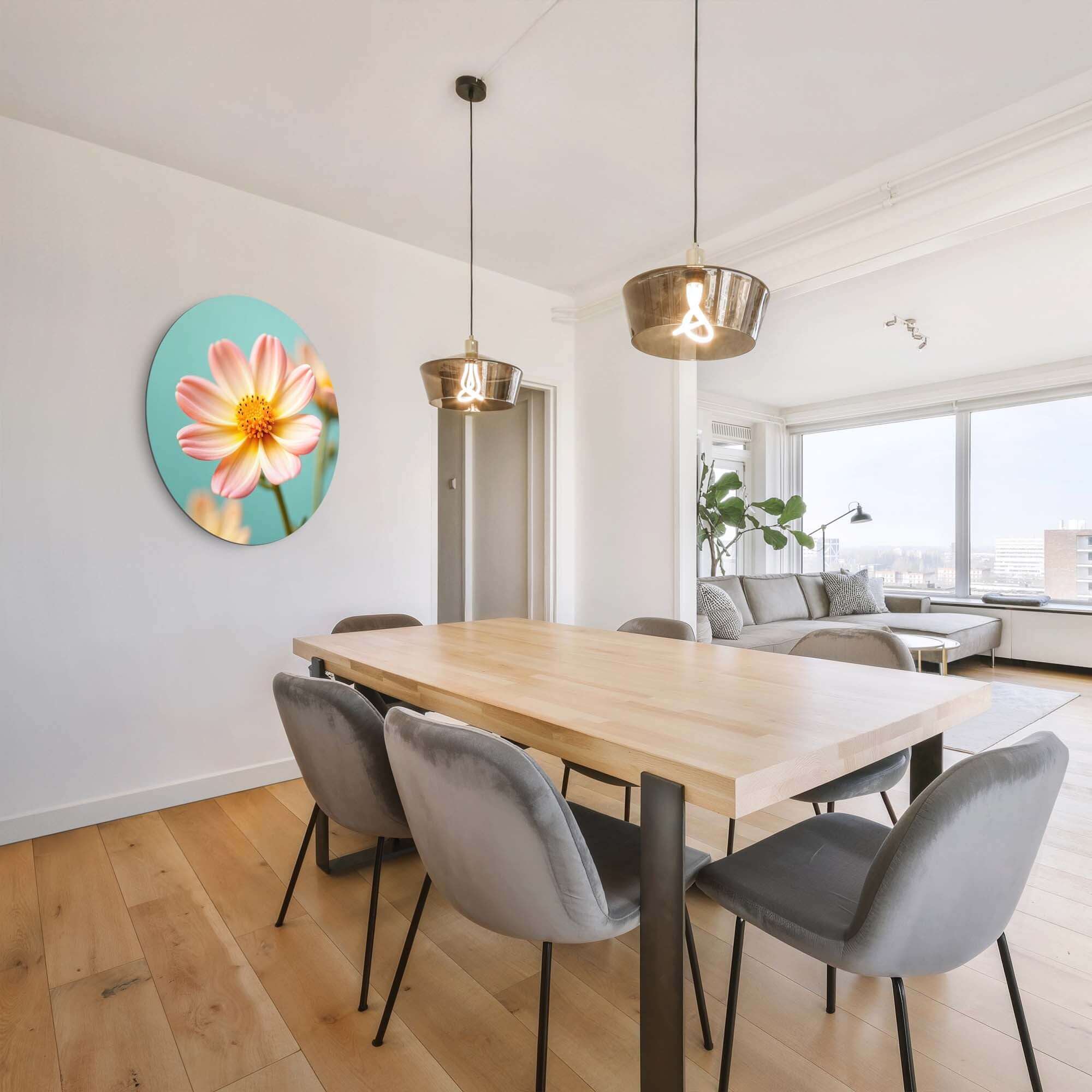 Soft Sunrise - Wandbild an einer Wand in einem modernen Esszimmer mit Holztisch.