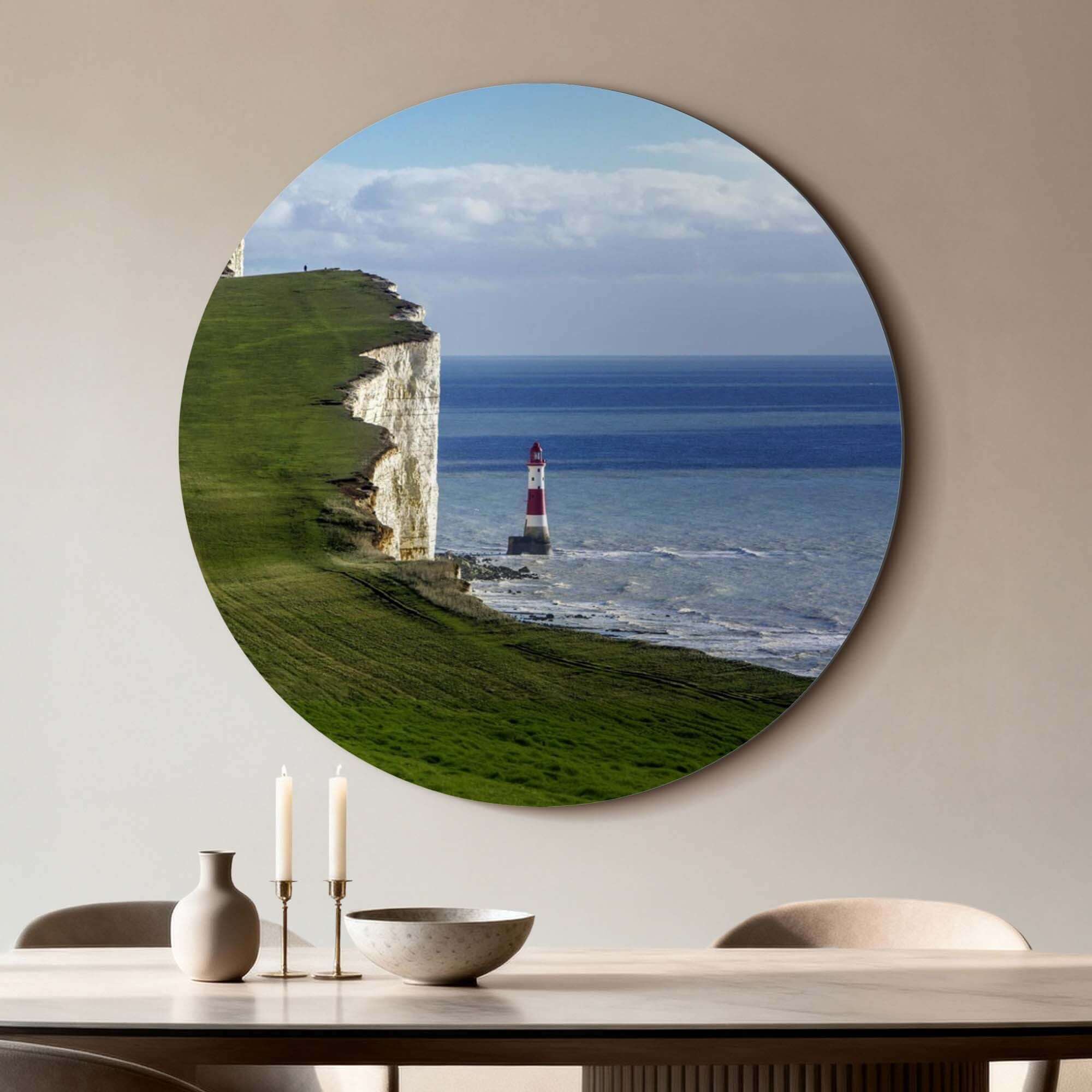 Solitary Heights - Mauerring mit Leuchtturm auf einer Klippe am Meer, ein beeindruckender Mauerring.