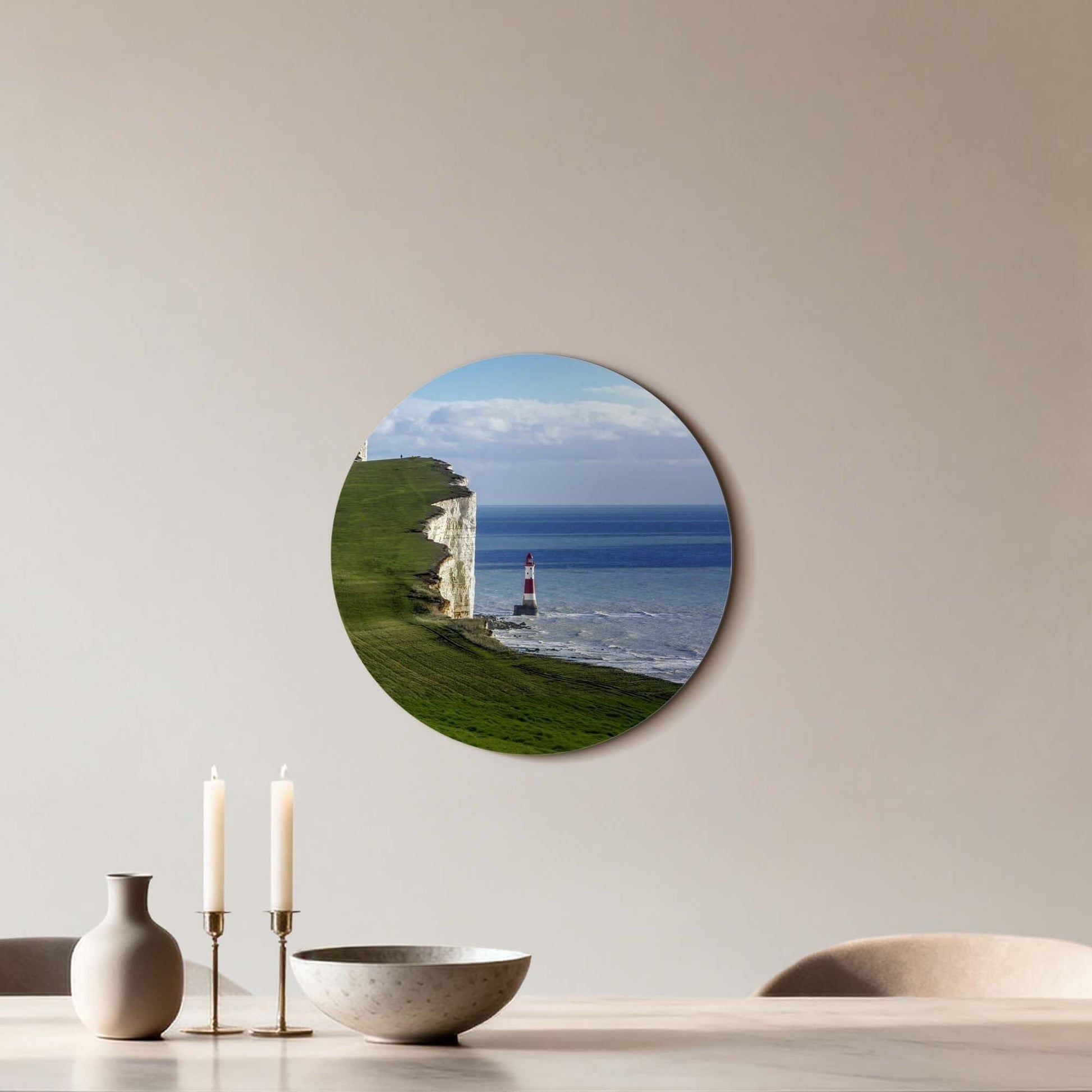 Solitary Heights - Wandbild einer Klippe mit Leuchtturm am Meer, ein kraftvolles Naturbild für Wandbilder.