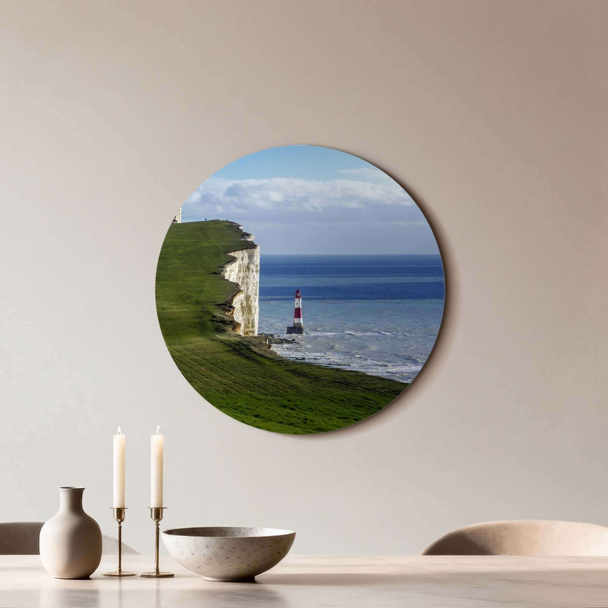Solitary Heights - Wandbild mit einer Klippe und einem Leuchtturm am Meer, kraftvoller und beruhigender Wandbild.