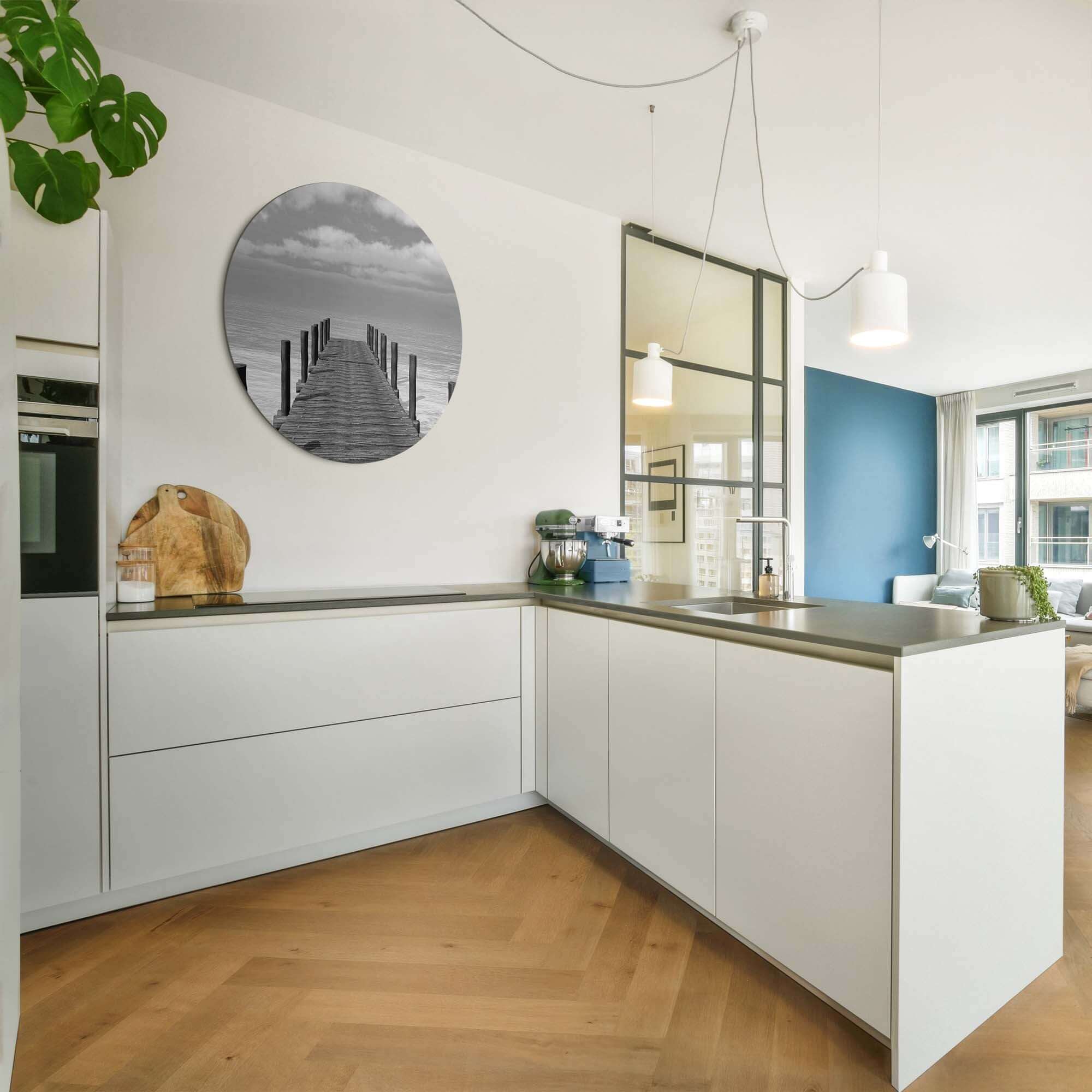 Still Waters - Wandbild schwarz und weiß Wandbild aus Holzgerüst in moderner Küche, bringt Ruhe und Eleganz