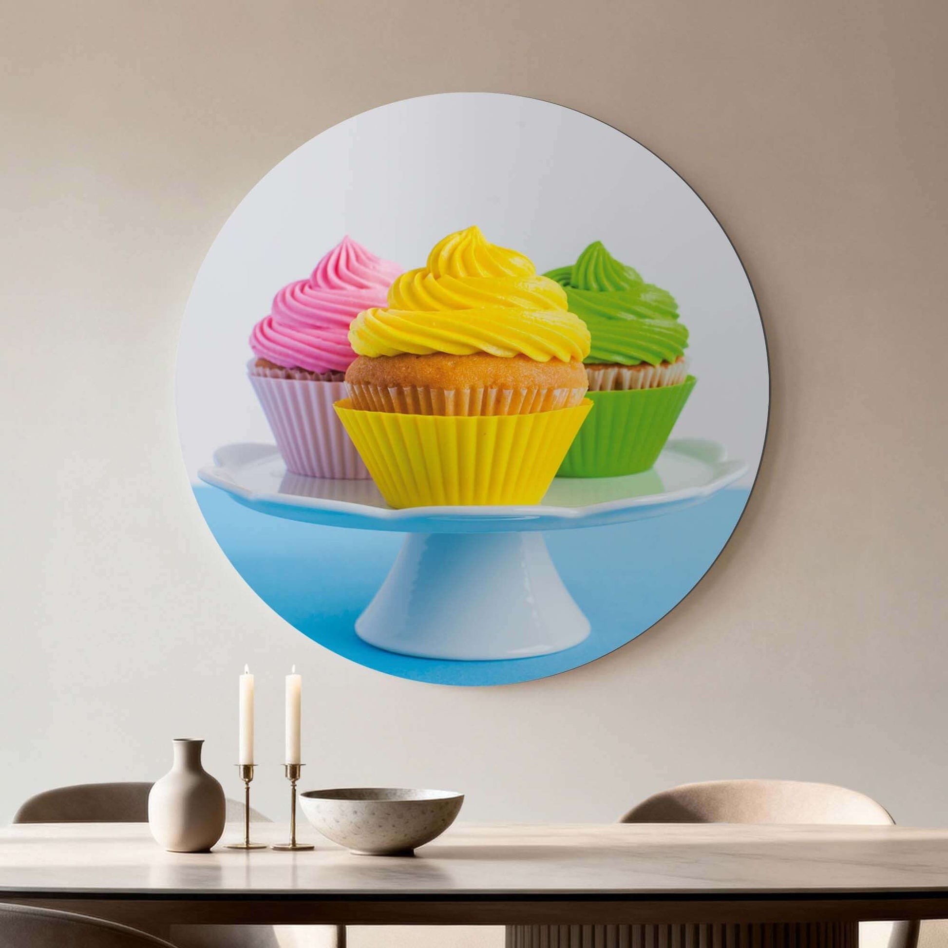 Sweet Swirl Trio - Wandbild mit bunten Cupcakes, perfekt für eine fröhliche und verspielte Wanddekoration in Ihrer Küche, beinhaltet Wandbilder und Wandbilder.