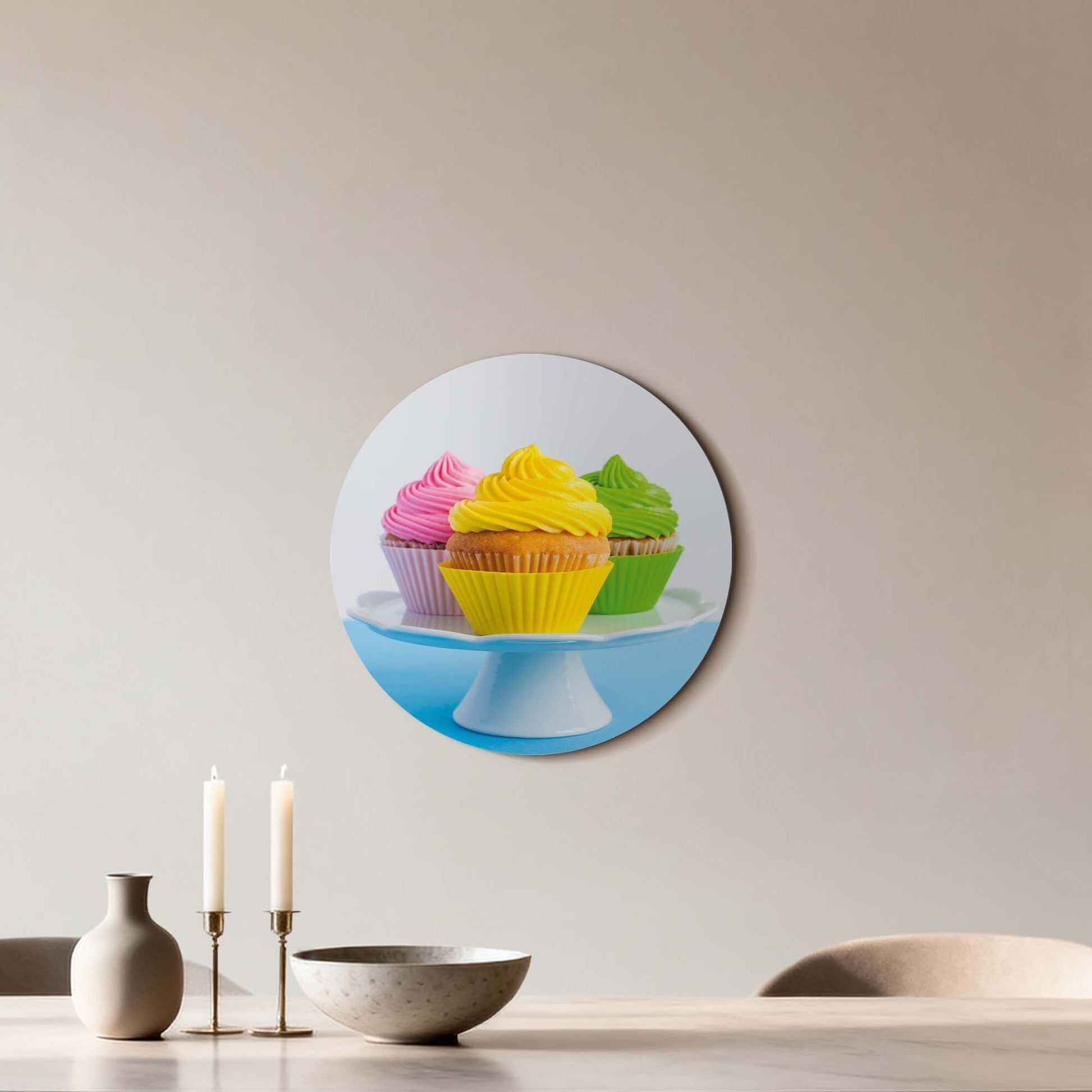 Sweet Swirl Trio - Wandbild mit bunten Cupcakes als stilvoller Wandbild zur Aufhellung der Küchenwand.
