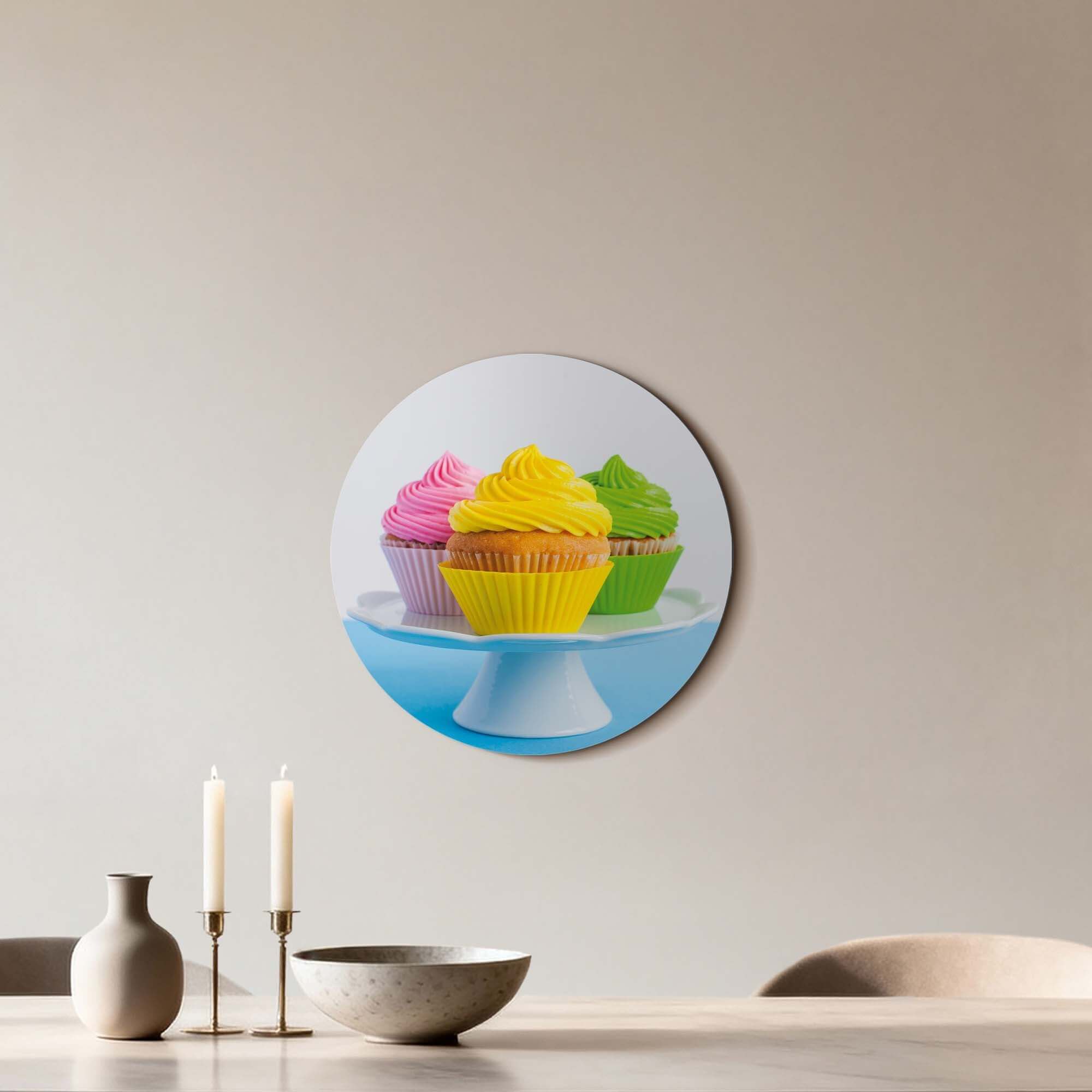 Sweet Swirl Trio - Wandbild mit bunten Cupcakes als stilvoller Wandbild zur Aufhellung der Küchenwand.
