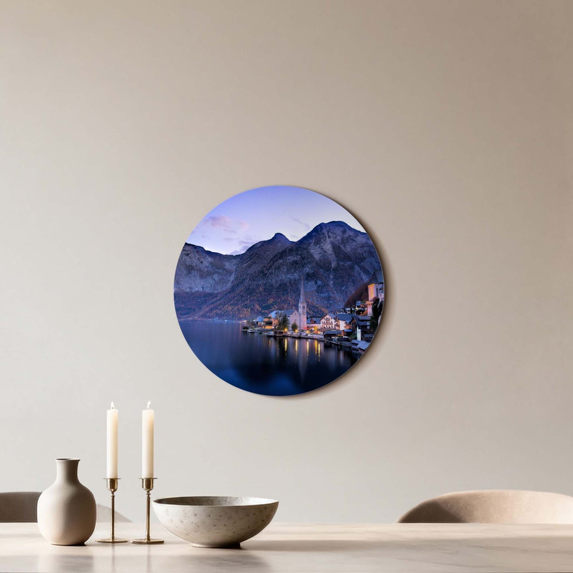 Twilight Reflections - Wandbild mit einer bezaubernden Landschaft bei Nacht, perfekt für eine heitere Wanddekoration.