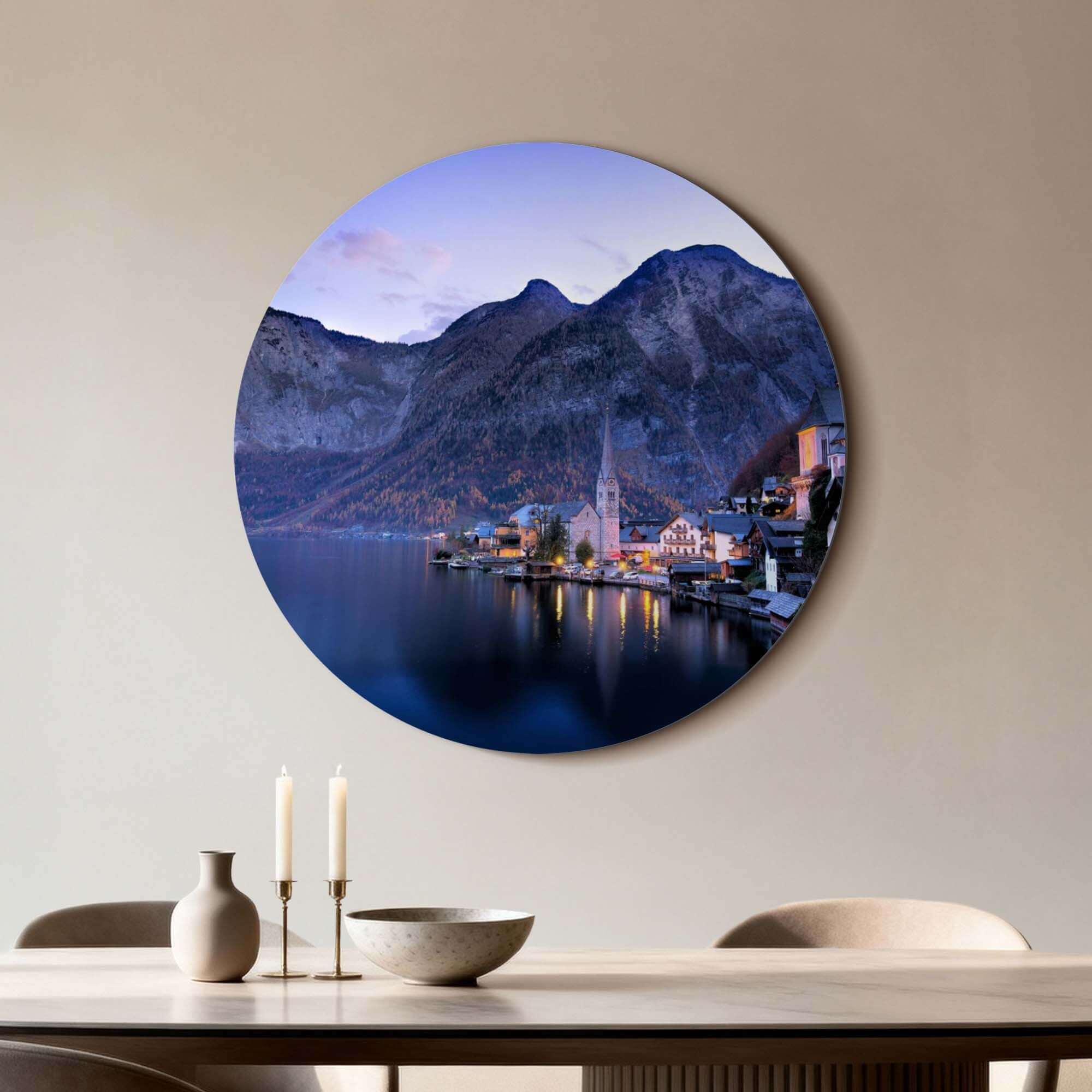 Twilight Reflections - Wandbild mit Spiegelungen von Bergen und Wasser, perfekt für die Heimdekoration.