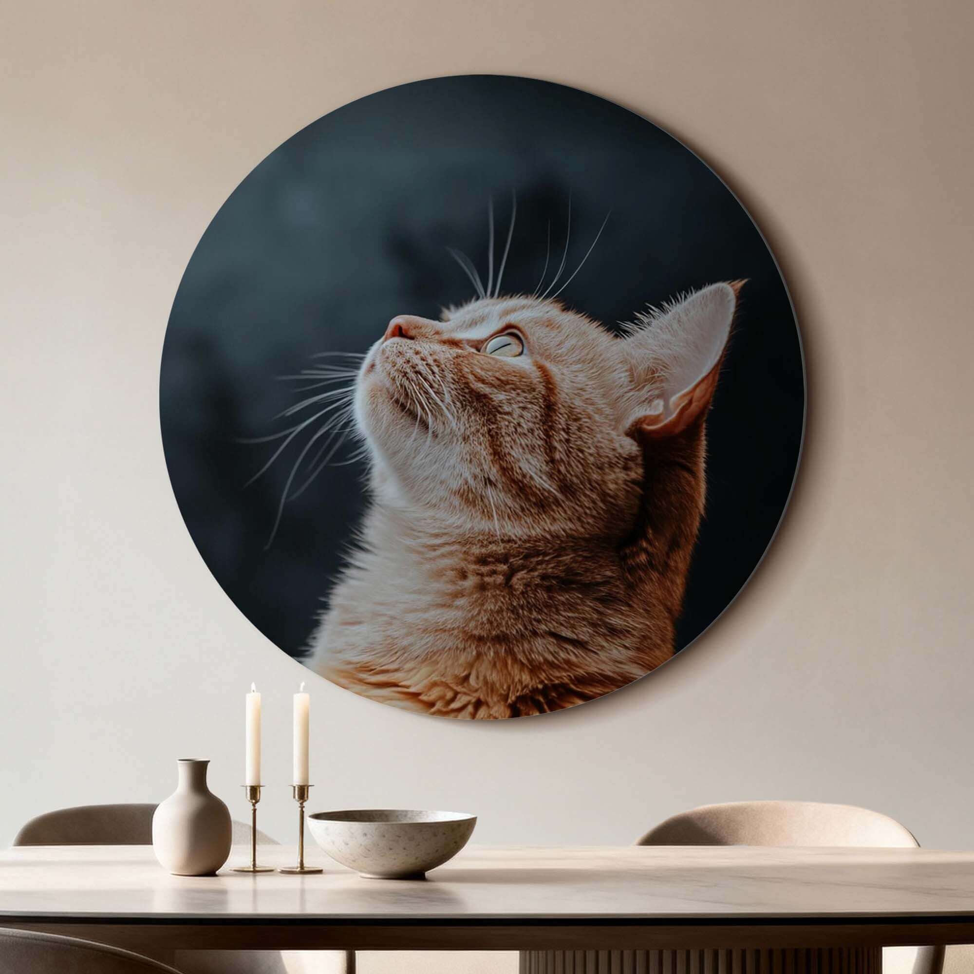 Velvet Gaze - Wandbild, elegante Katze auf dunklem Hintergrund, perfekter Wandbild für moderne Innenräume.