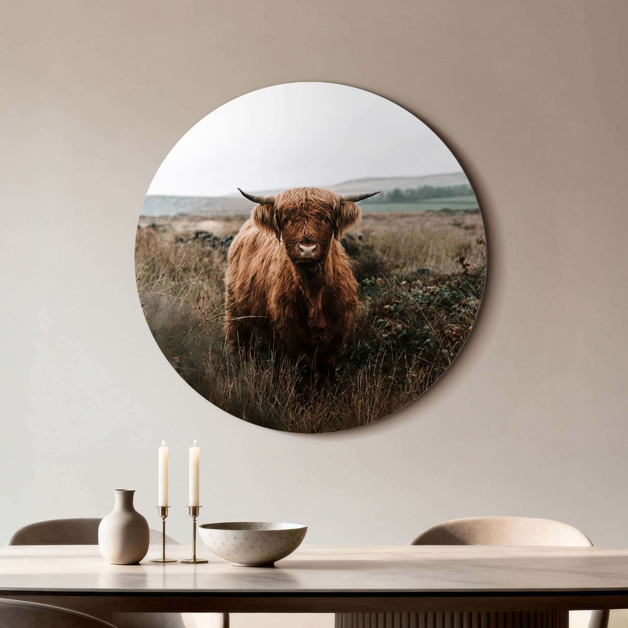 Highlander in Herbstwiese - Wandbild mit schottischen Highlander in der Natur, warme Erdtöne. Geeignet als Wandbild im Wohnzimmer oder in der Küche.
