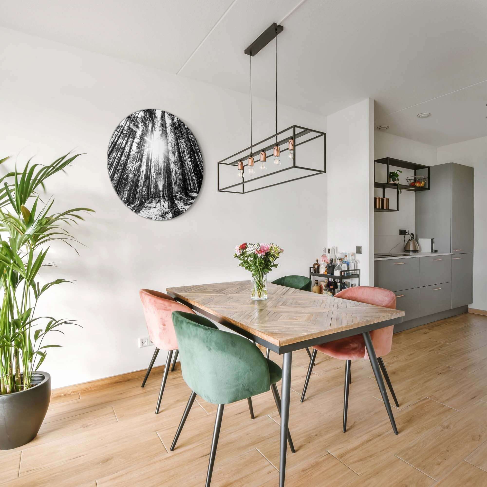 Whispering Pines - Wandbild; schwarzer und weißer Wandbild im Wohnzimmer mit Esstisch, ruhiges Waldambiente, Wandbilder, Wandbild Wanddekoration.