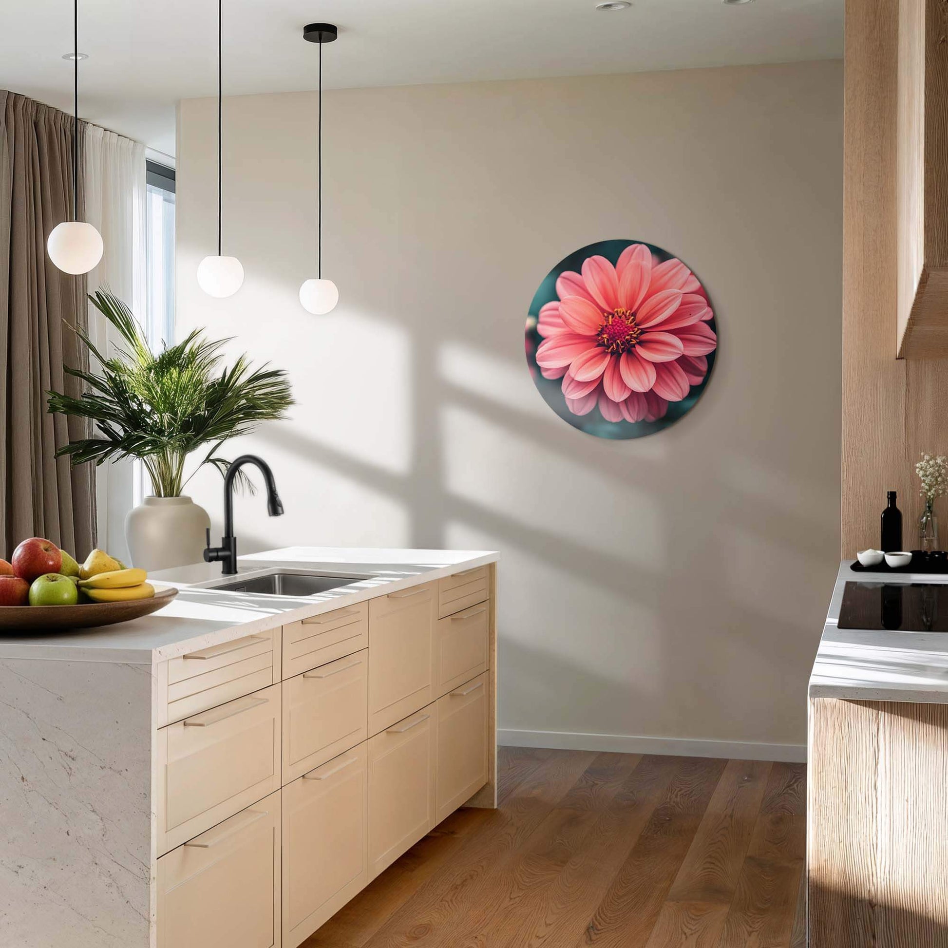 Sunset Dahlia - Wandbild in einer modernen Küche mit hellen Farben und Natureinflüssen.