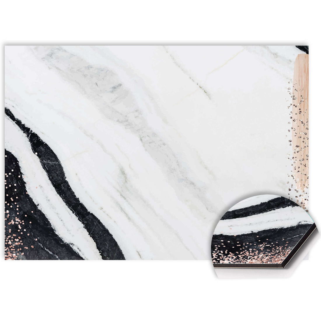Detail des Marble Blush-Spritzschutzes mit weiß-schwarzer Marmorstruktur und rotem Akzent
