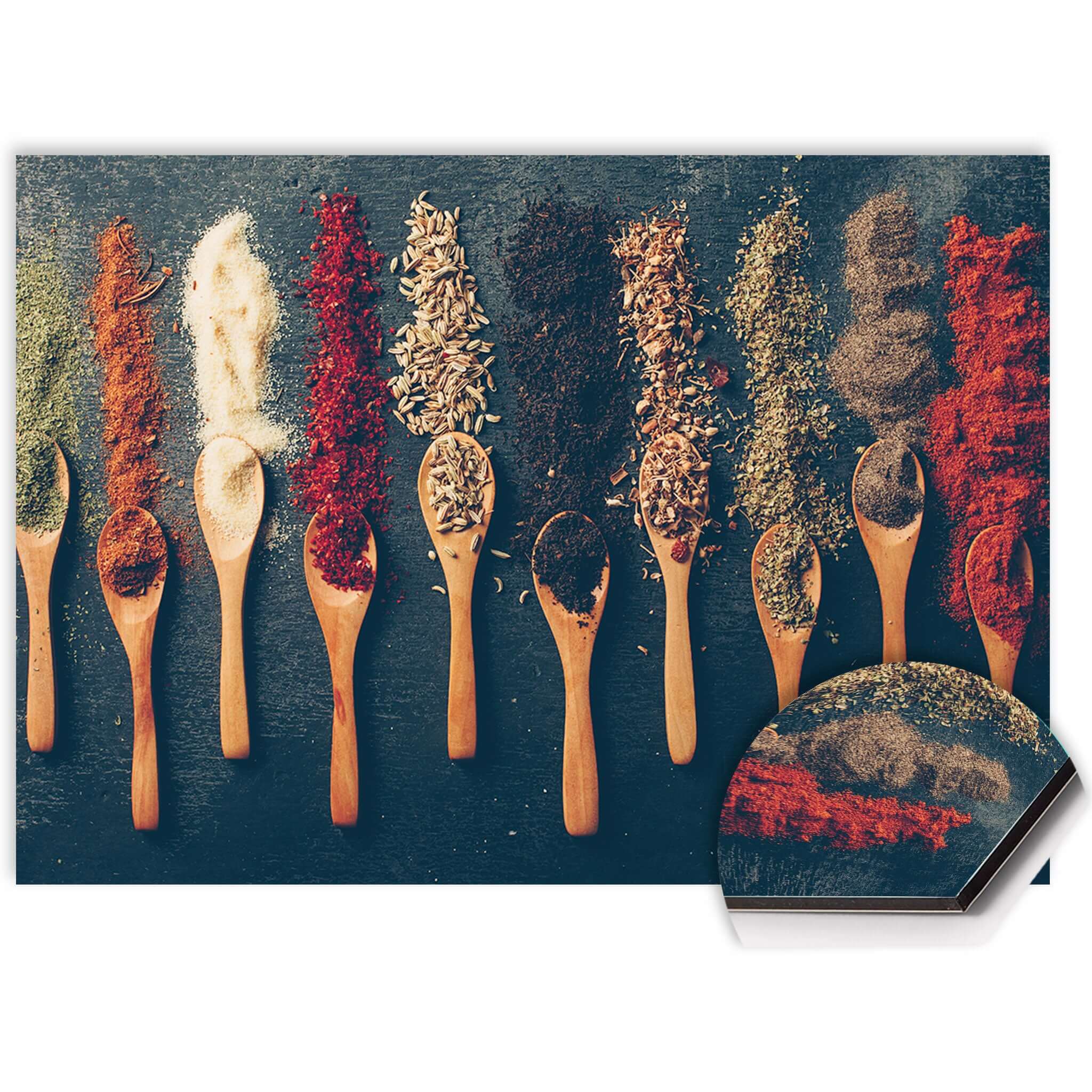 Splash Screen Küche mit bunten Kräutern und Gewürzen auf Holzlöffeln